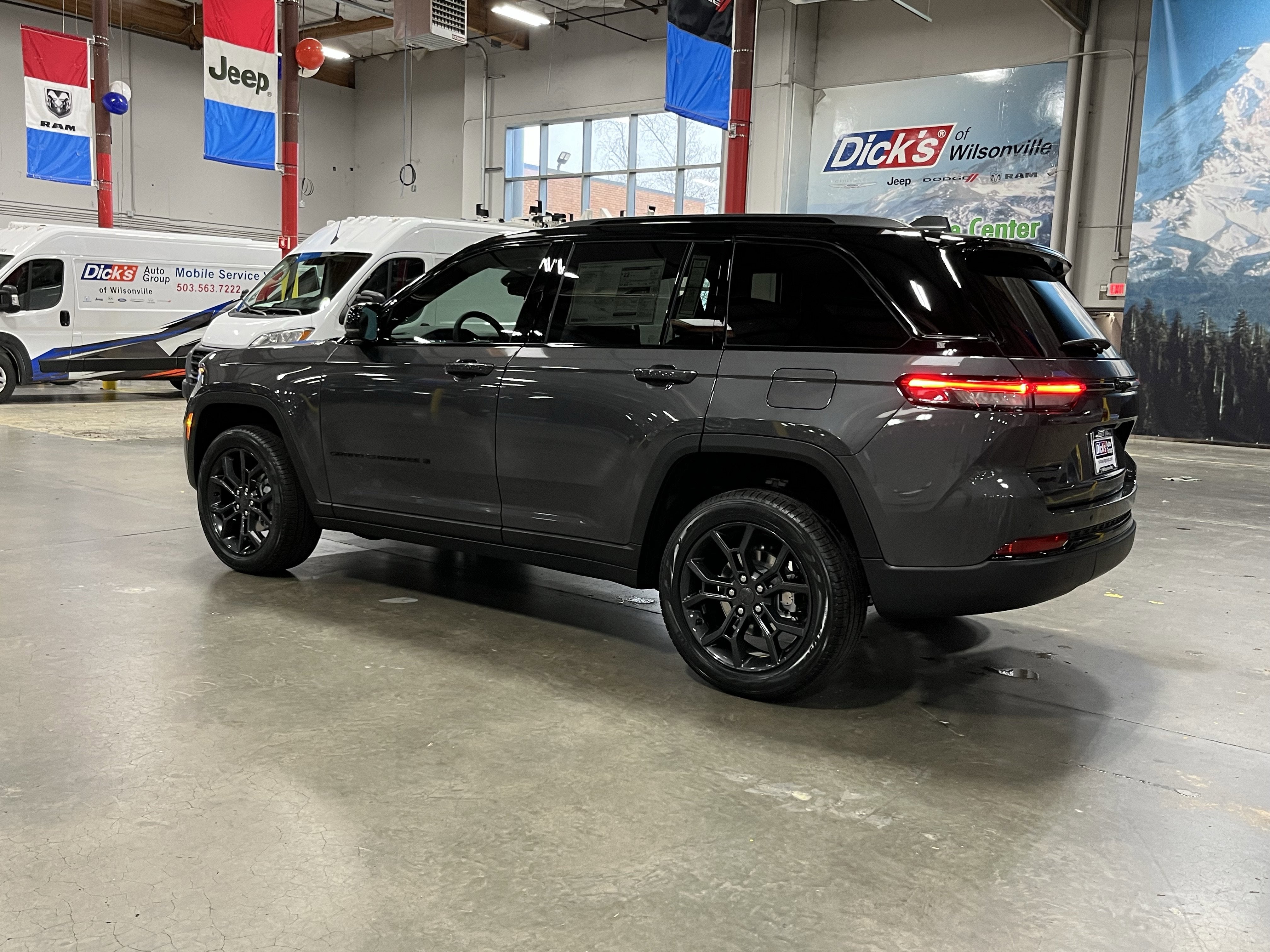 2025 Jeep Grand Cherokee GRAND CHEROKEE LIMITED 4X4