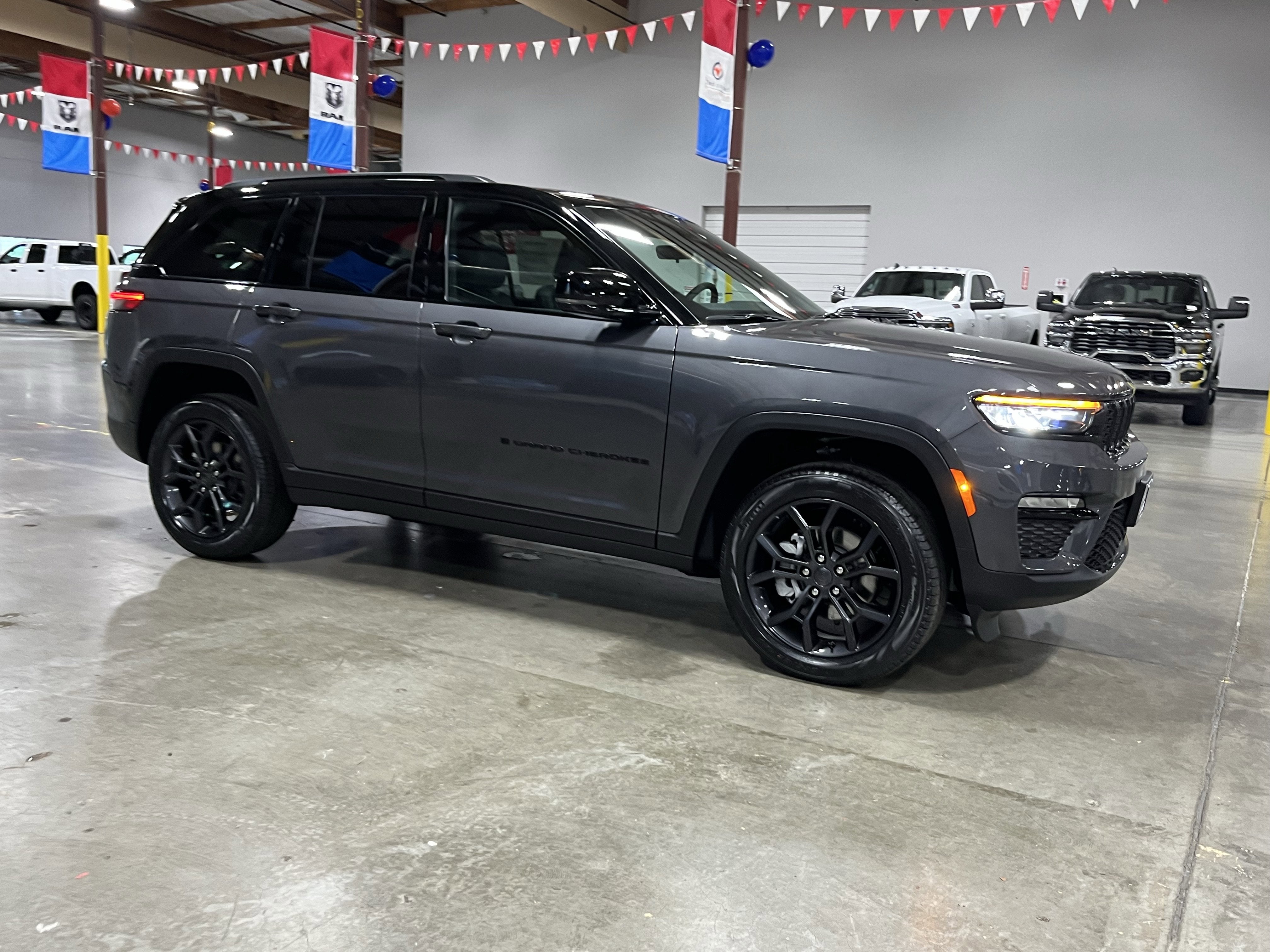2025 Jeep Grand Cherokee GRAND CHEROKEE LIMITED 4X4
