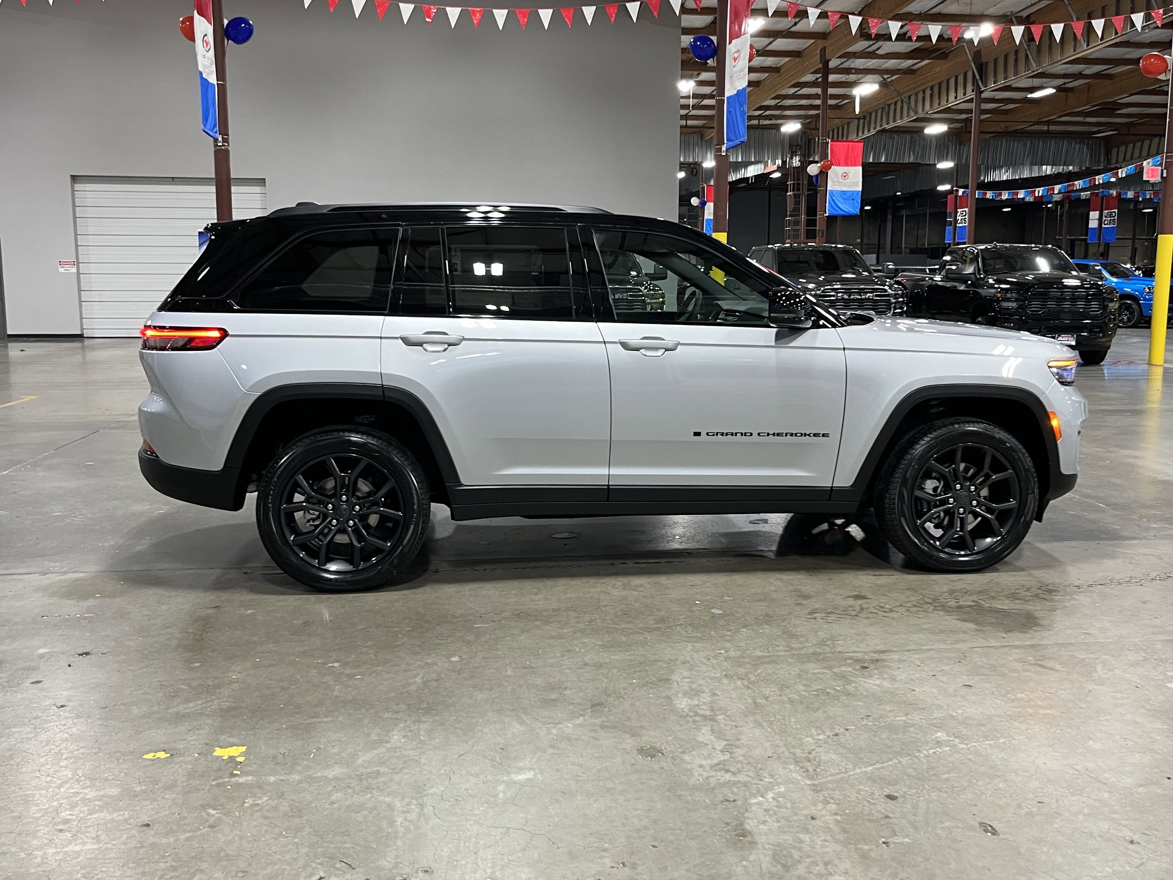 2025 Jeep Grand Cherokee GRAND CHEROKEE LIMITED 4X4
