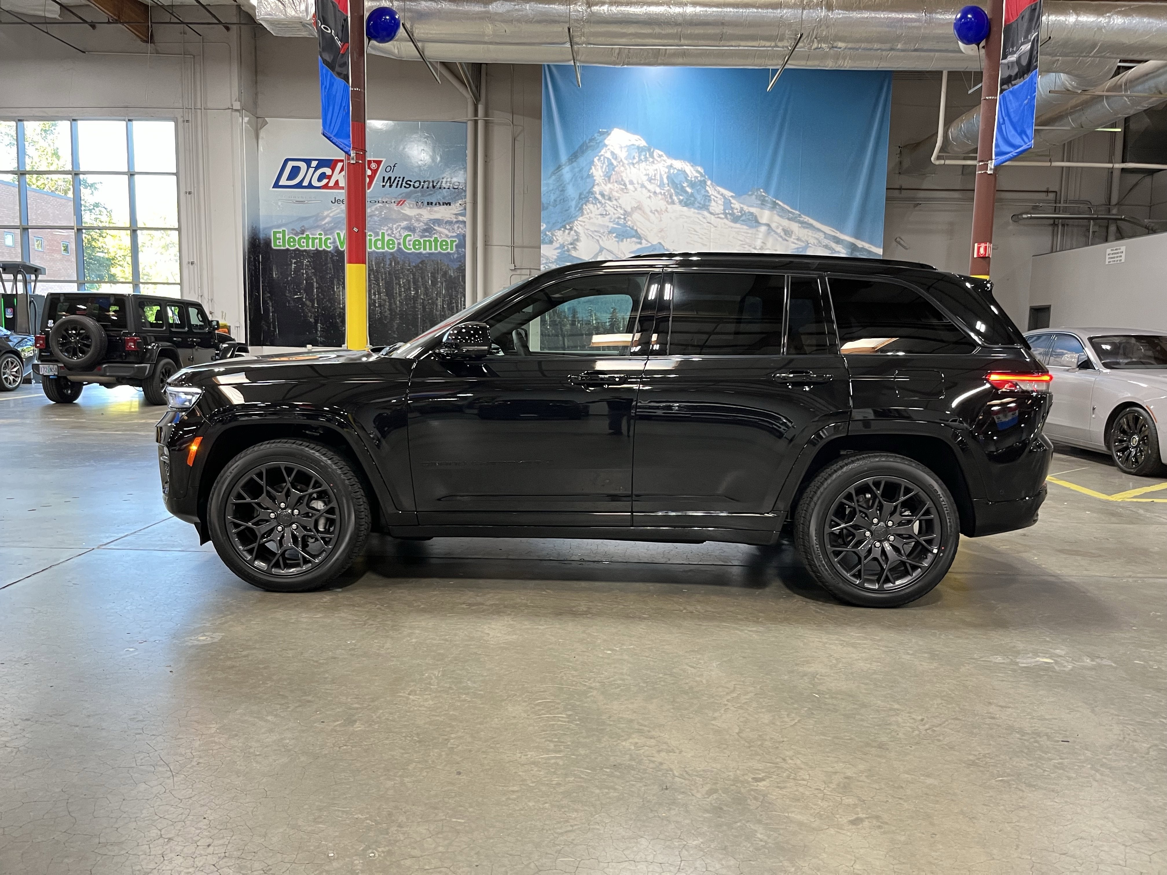2025 Jeep Grand Cherokee GRAND CHEROKEE SUMMIT 4X4