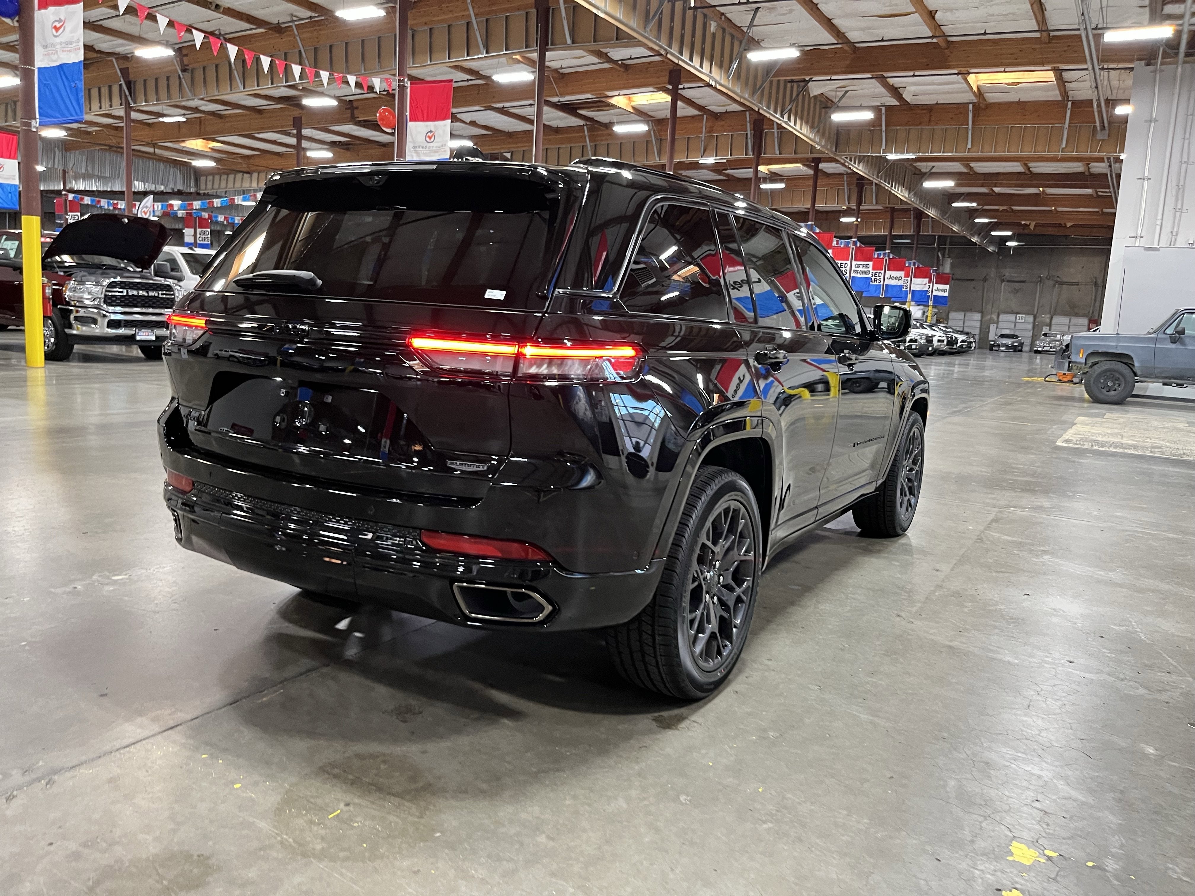 2025 Jeep Grand Cherokee GRAND CHEROKEE SUMMIT 4X4