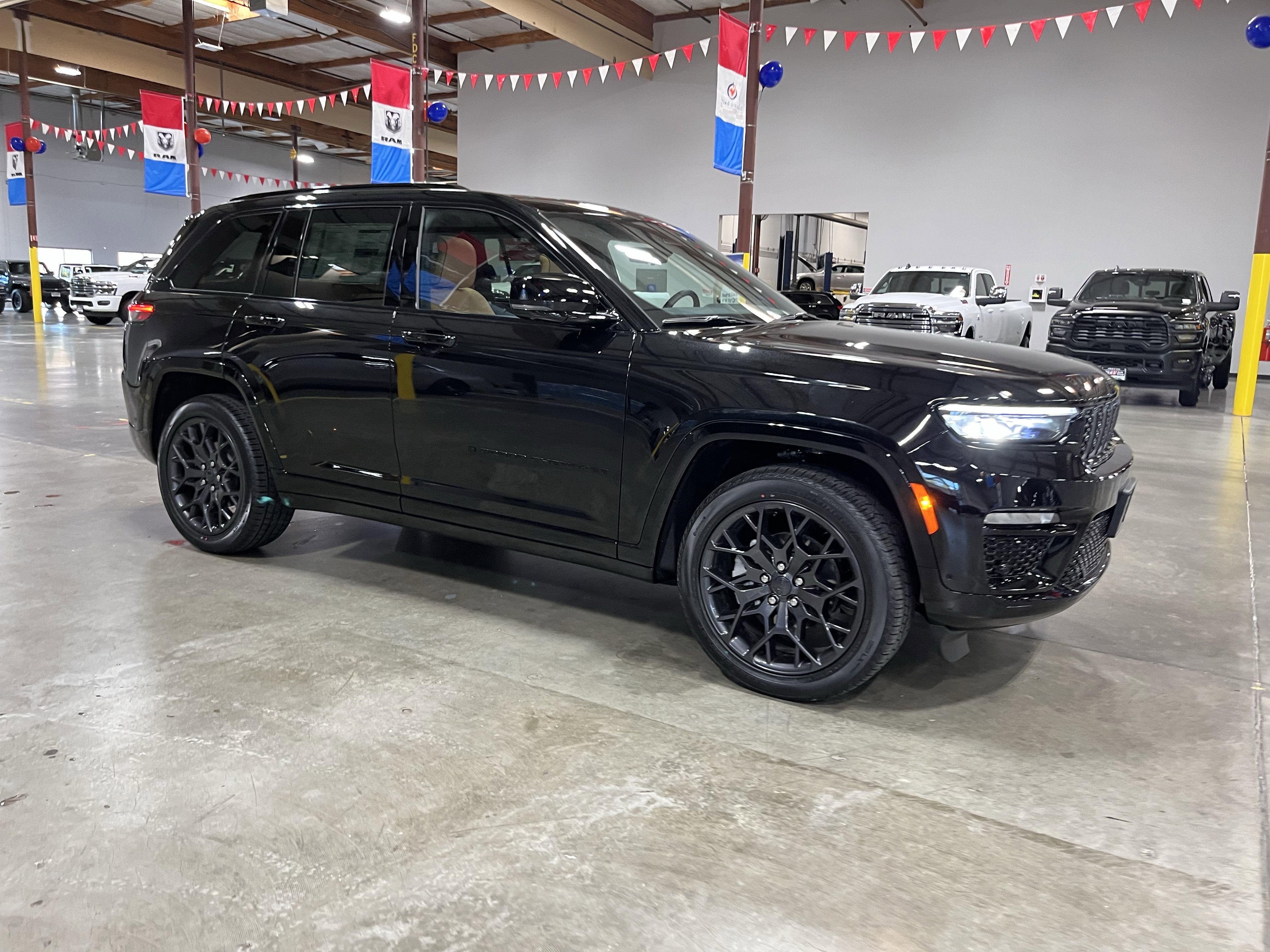 2025 Jeep Grand Cherokee GRAND CHEROKEE SUMMIT 4X4