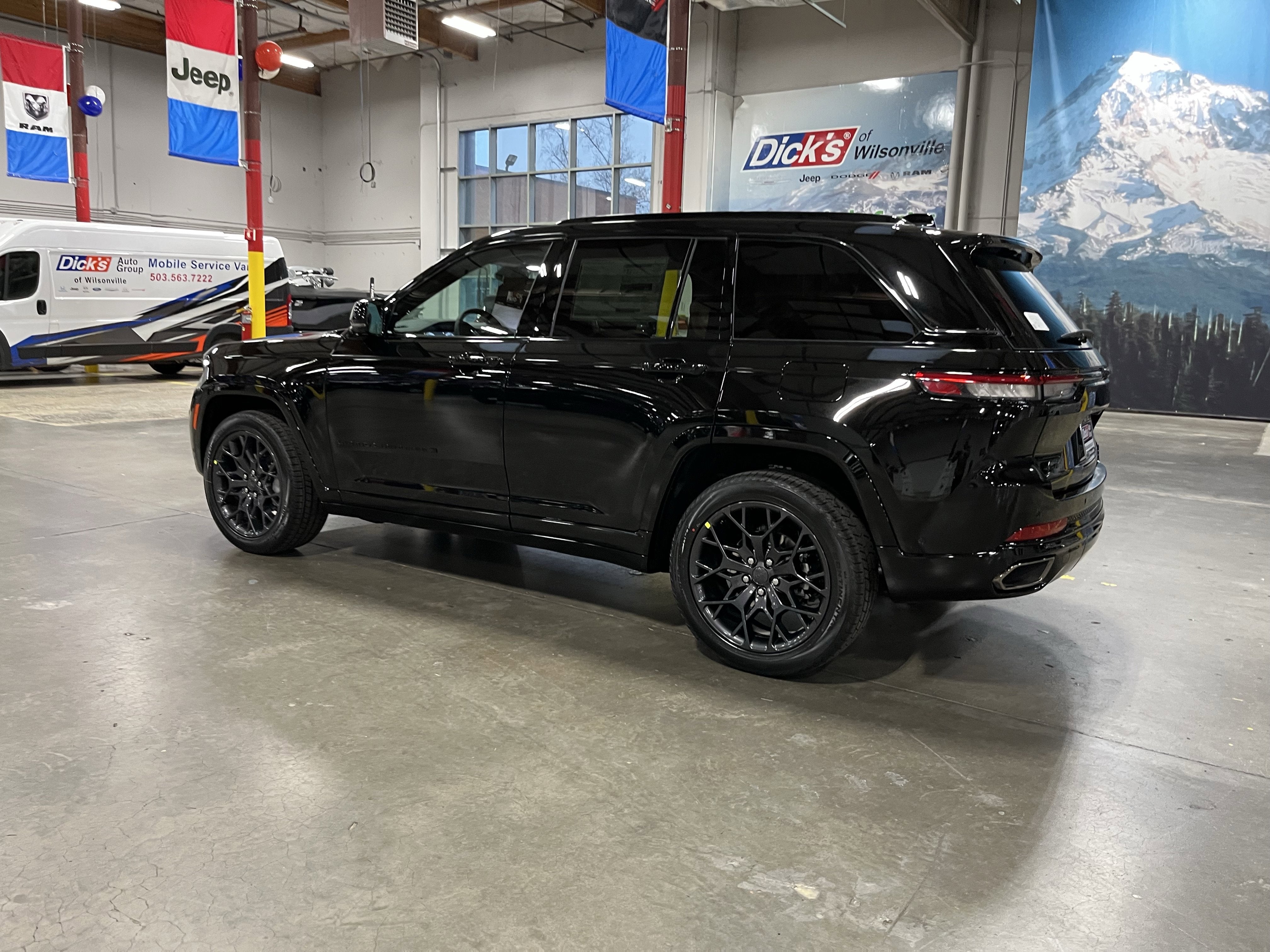 2025 Jeep Grand Cherokee GRAND CHEROKEE SUMMIT 4X4