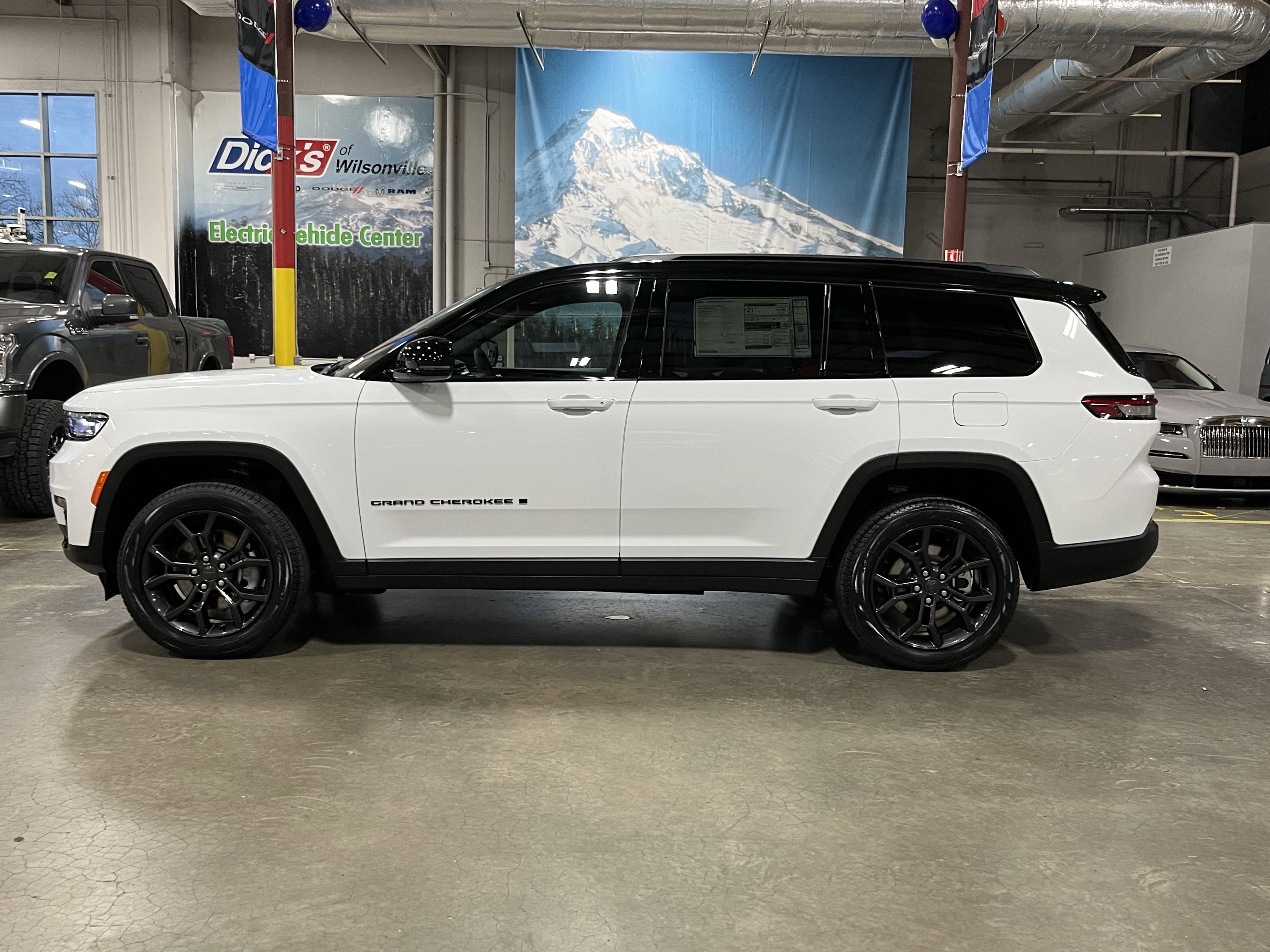 2025 Jeep Grand Cherokee GRAND CHEROKEE L LIMITED 4X4