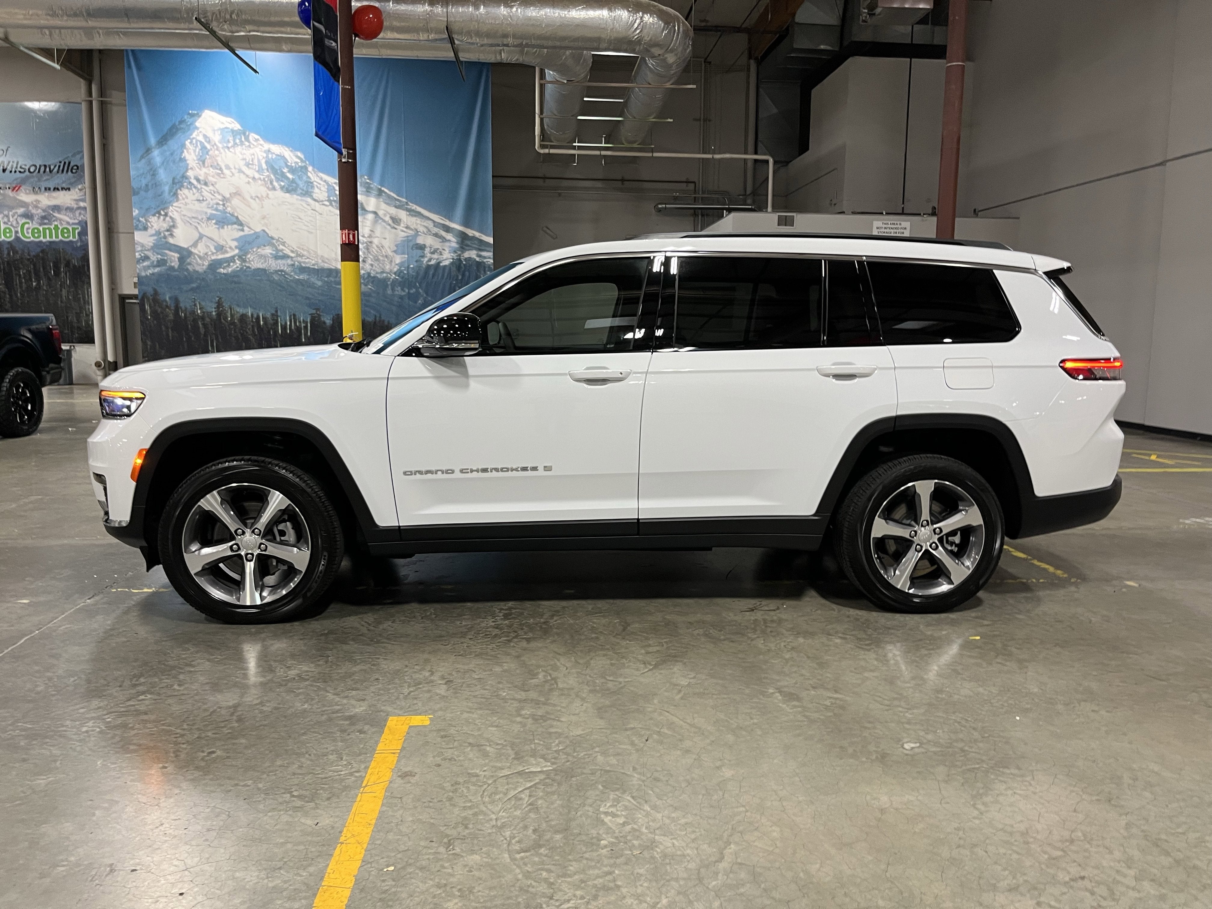 2025 Jeep Grand Cherokee GRAND CHEROKEE L LIMITED 4X4