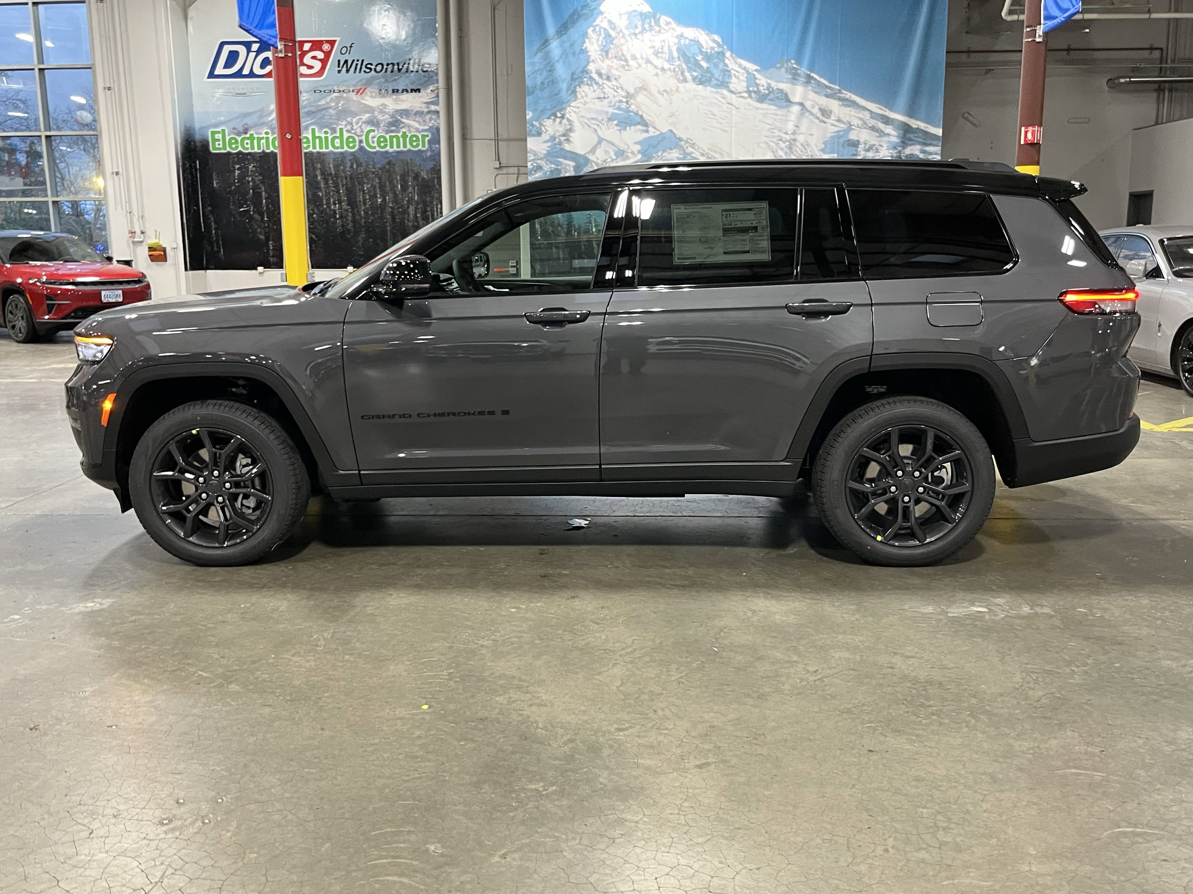 2025 Jeep Grand Cherokee GRAND CHEROKEE L LIMITED 4X4