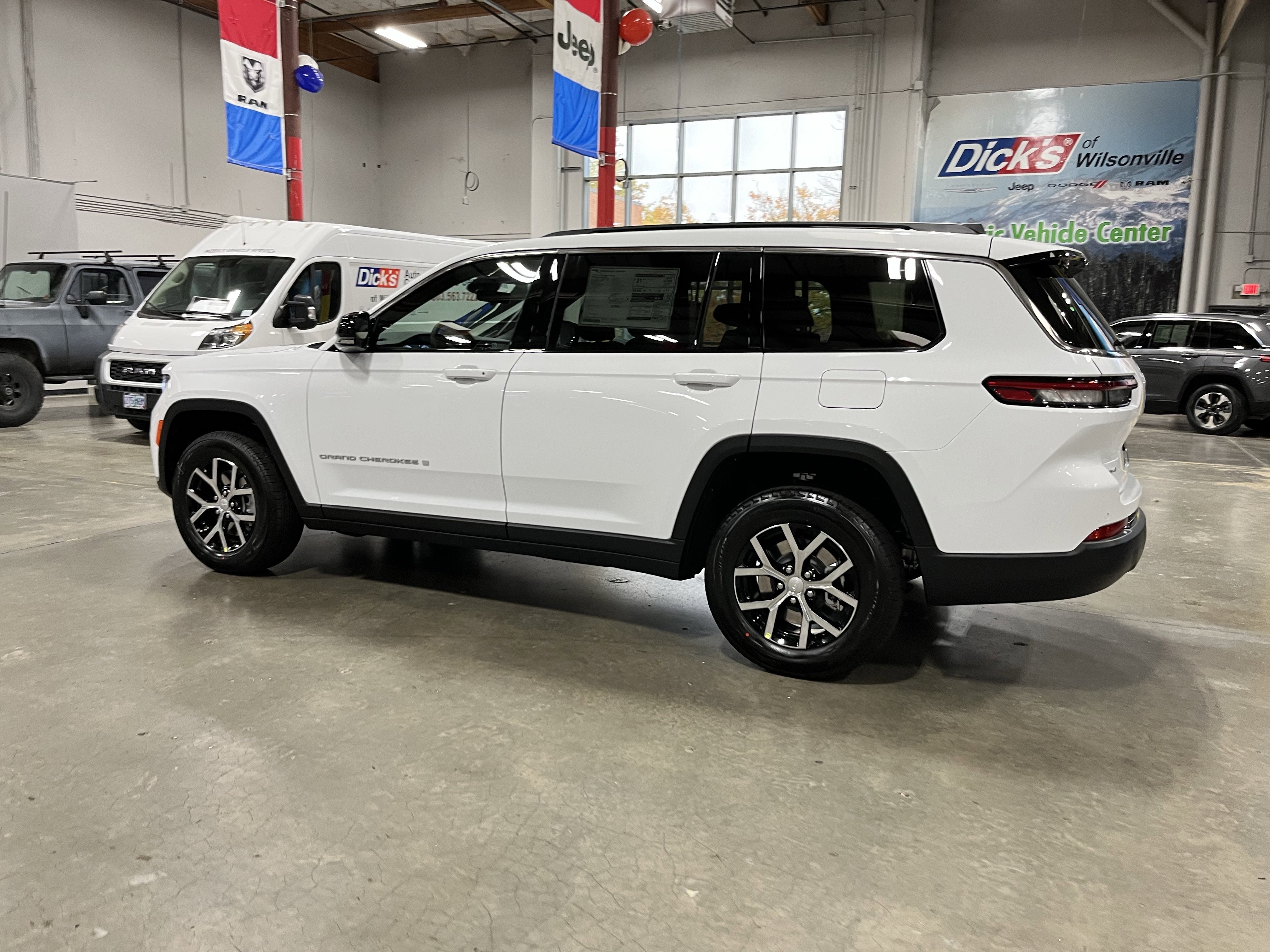 2025 Jeep Grand Cherokee GRAND CHEROKEE L LIMITED 4X4