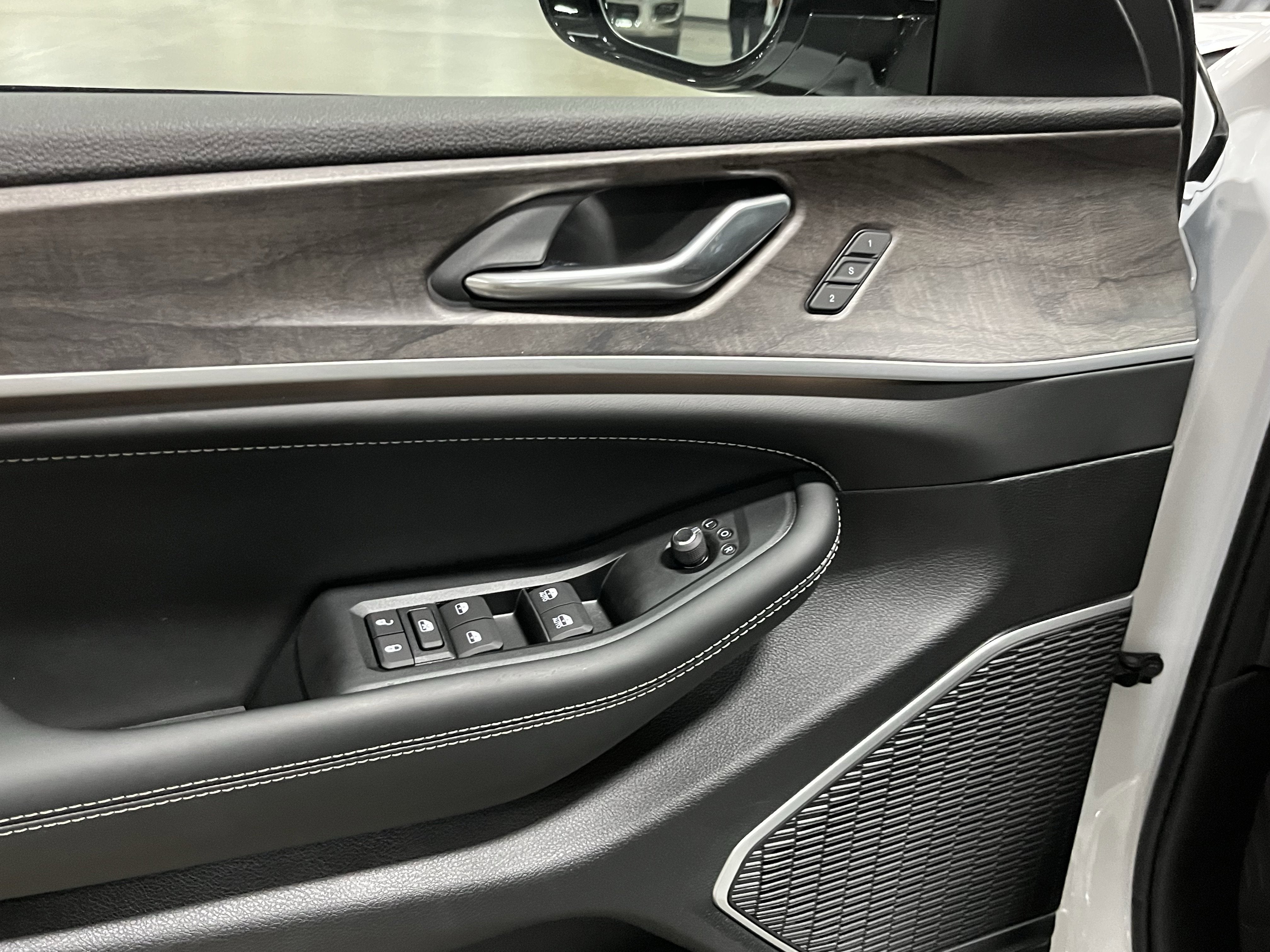 2026 Jeep Grand Cherokee GRAND CHEROKEE L LIMITED RESERVE 4X4