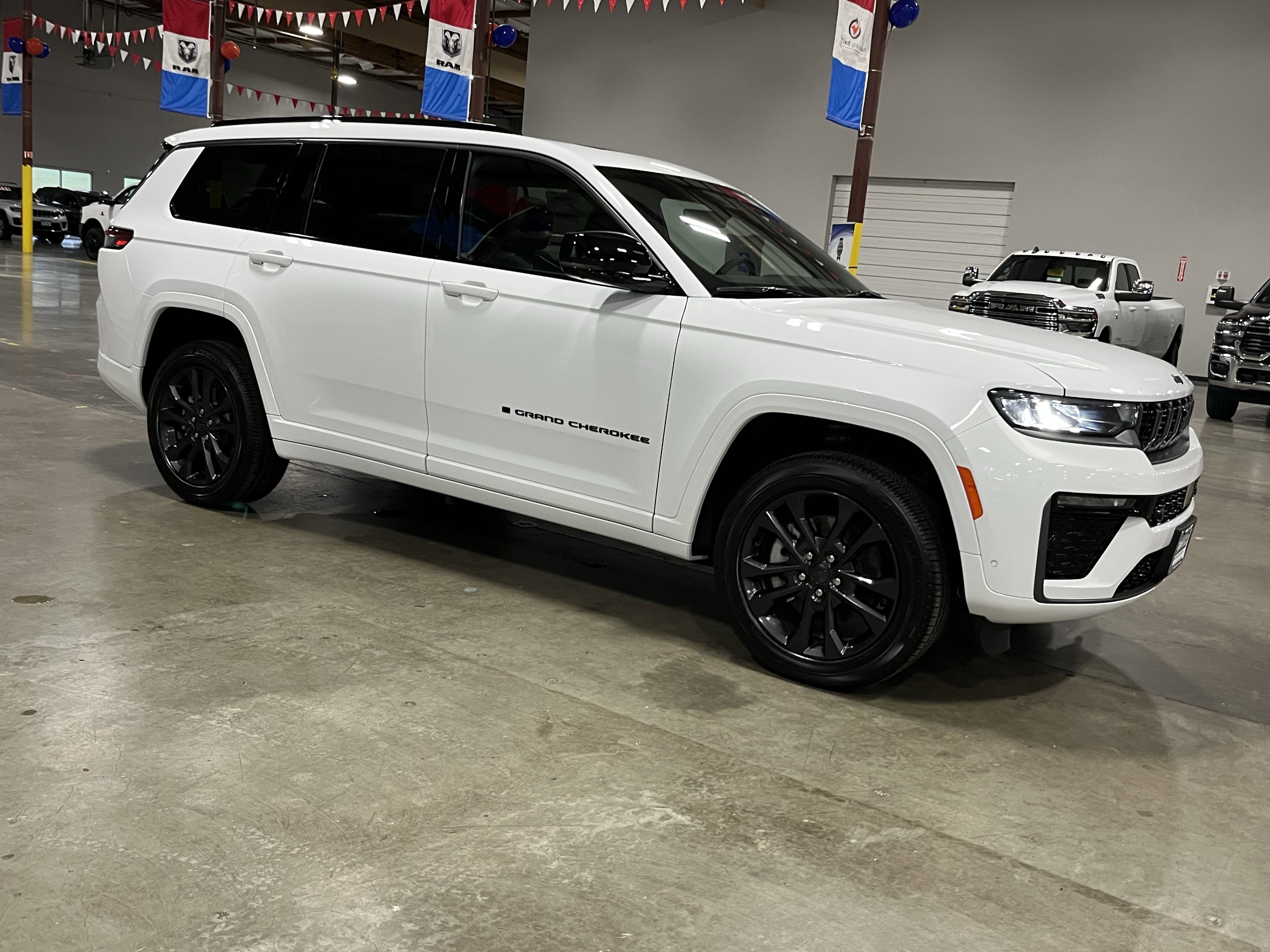 2026 Jeep Grand Cherokee GRAND CHEROKEE L LIMITED RESERVE 4X4