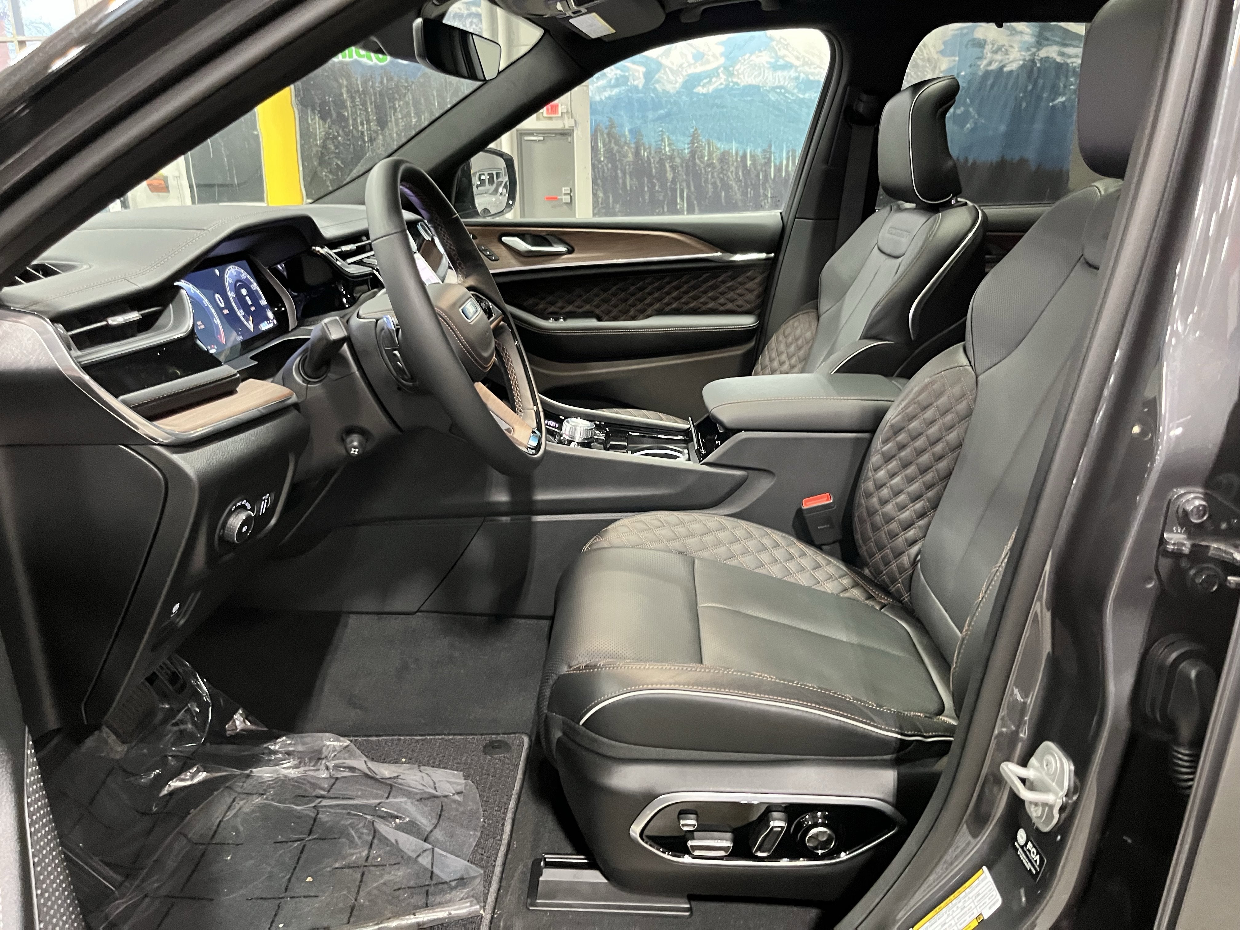 2025 Jeep Grand Cherokee GRAND CHEROKEE L SUMMIT 4X4