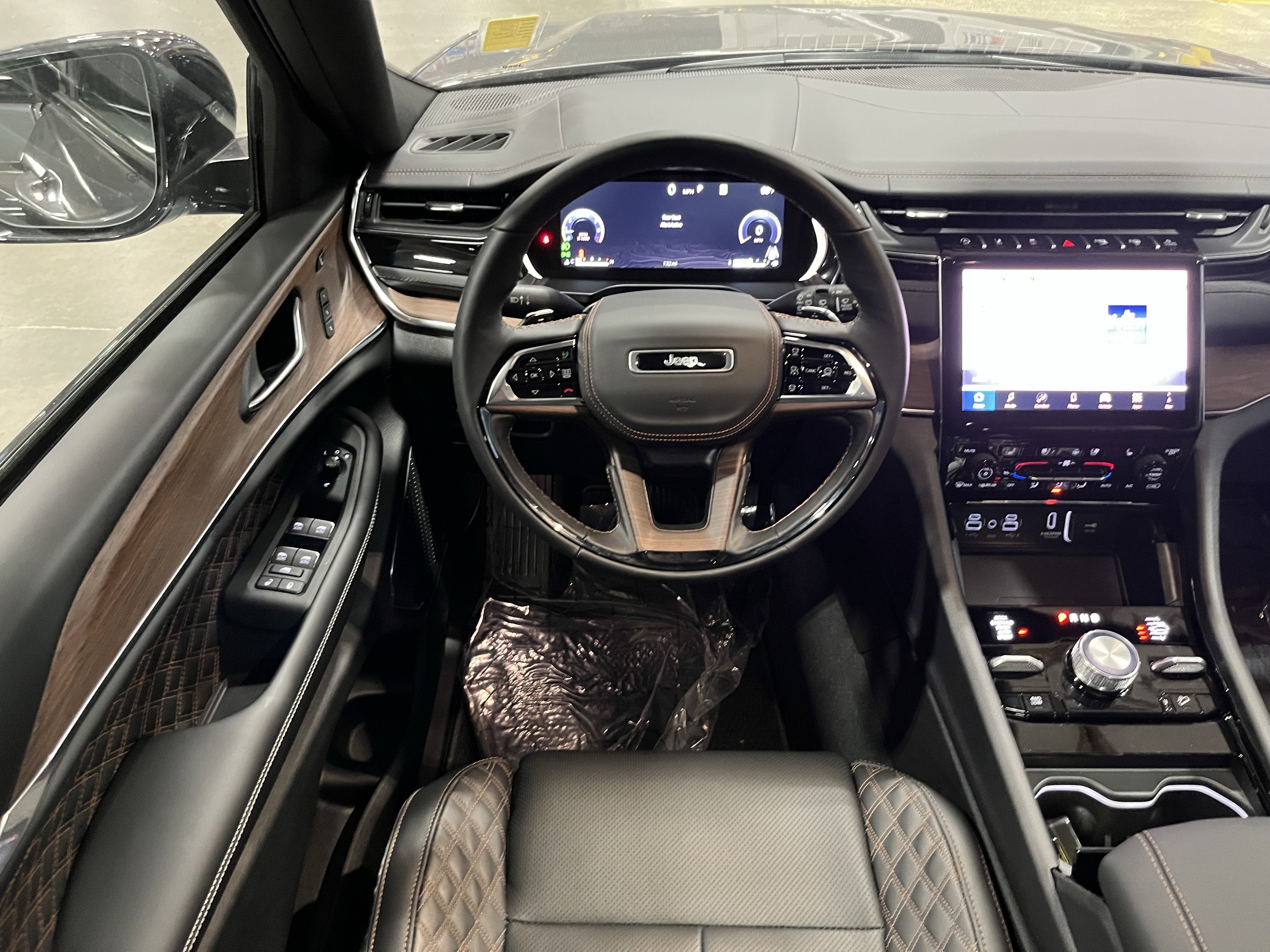 2025 Jeep Grand Cherokee GRAND CHEROKEE L SUMMIT 4X4