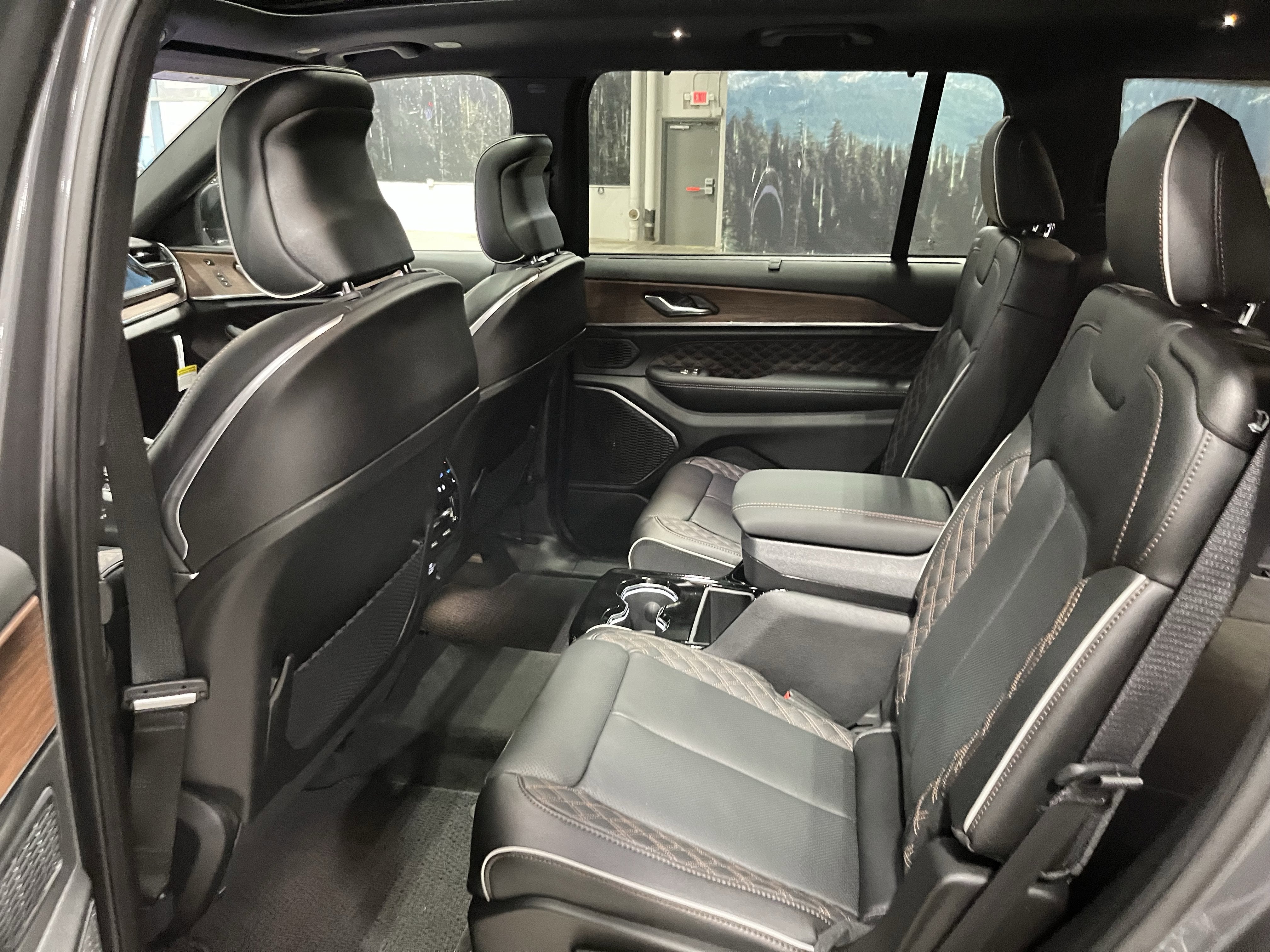 2025 Jeep Grand Cherokee GRAND CHEROKEE L SUMMIT 4X4