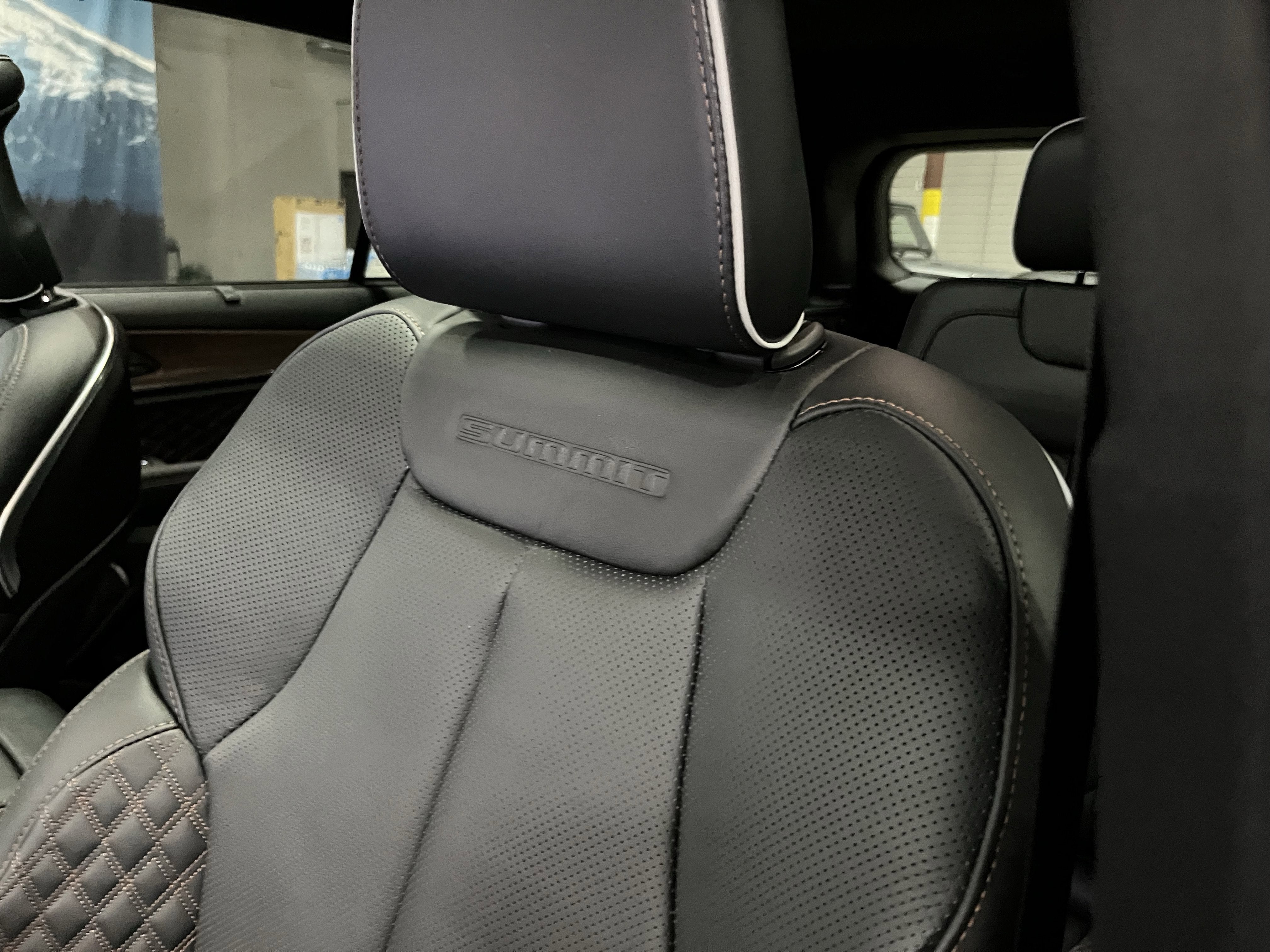 2025 Jeep Grand Cherokee GRAND CHEROKEE L SUMMIT 4X4