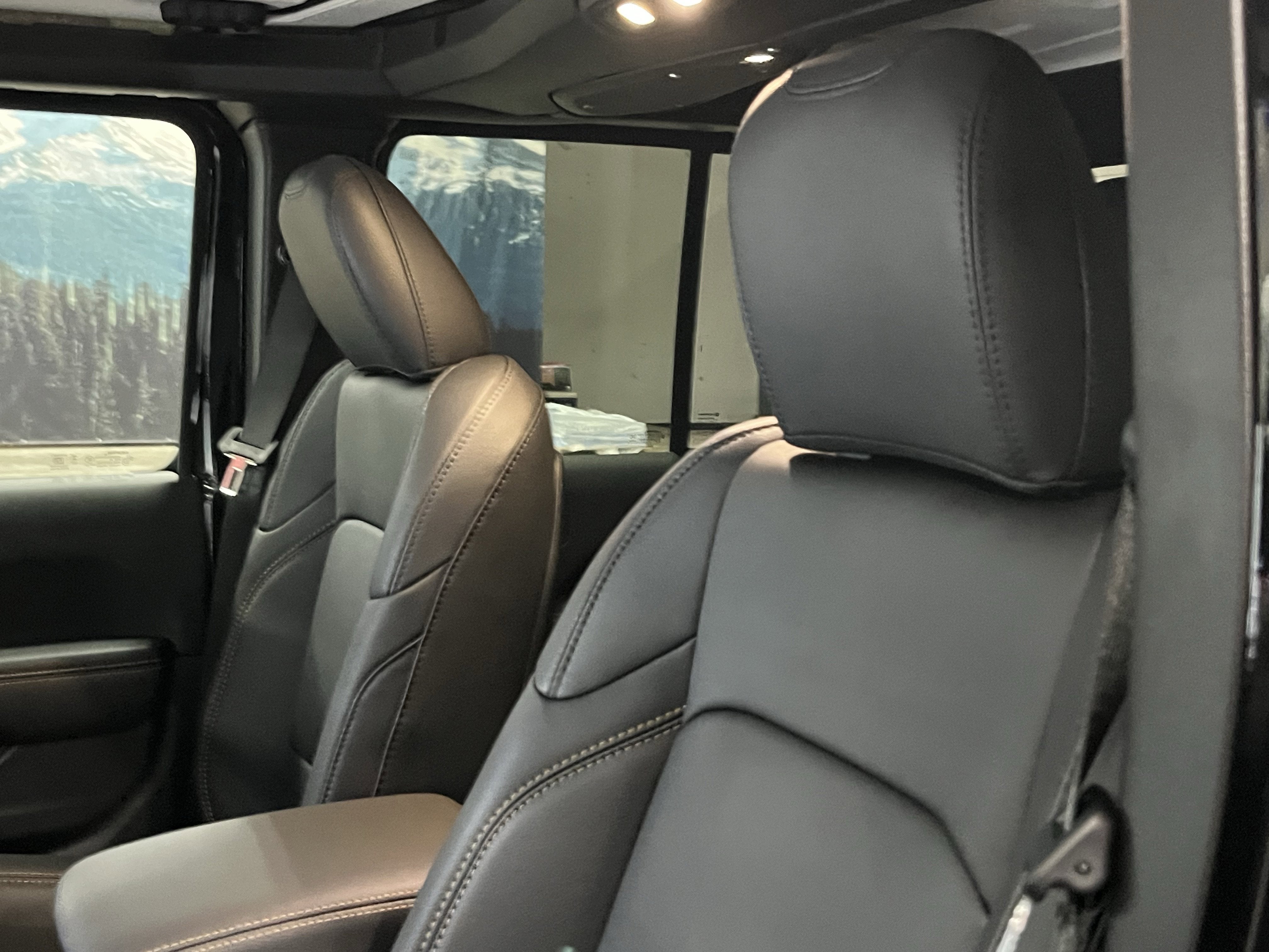 2026 Jeep Gladiator GLADIATOR SAHARA 4X4