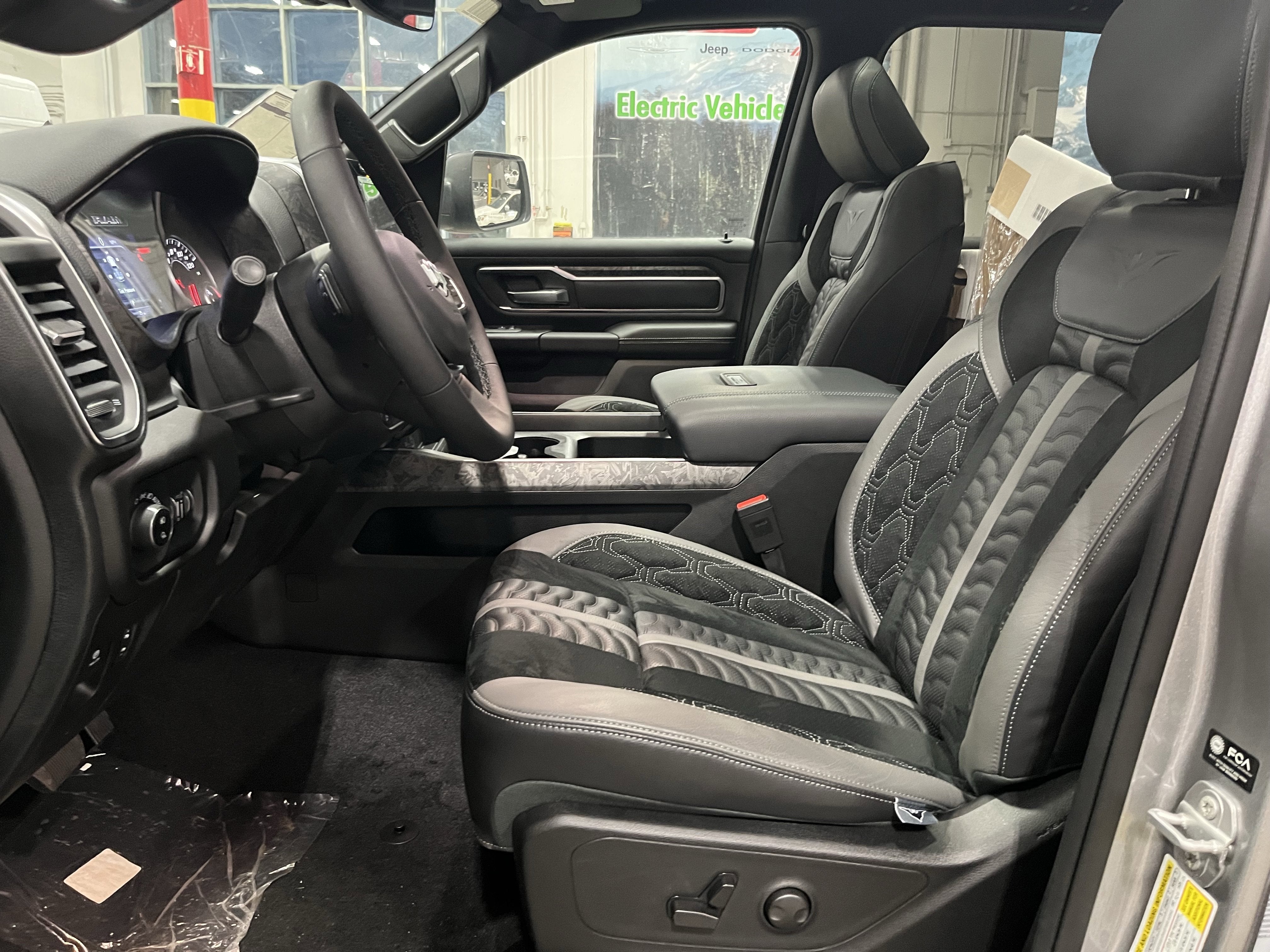 2025 RAM Ram 1500 RAM 1500 BIG HORN CREW CAB 4X4 5'7' BOX