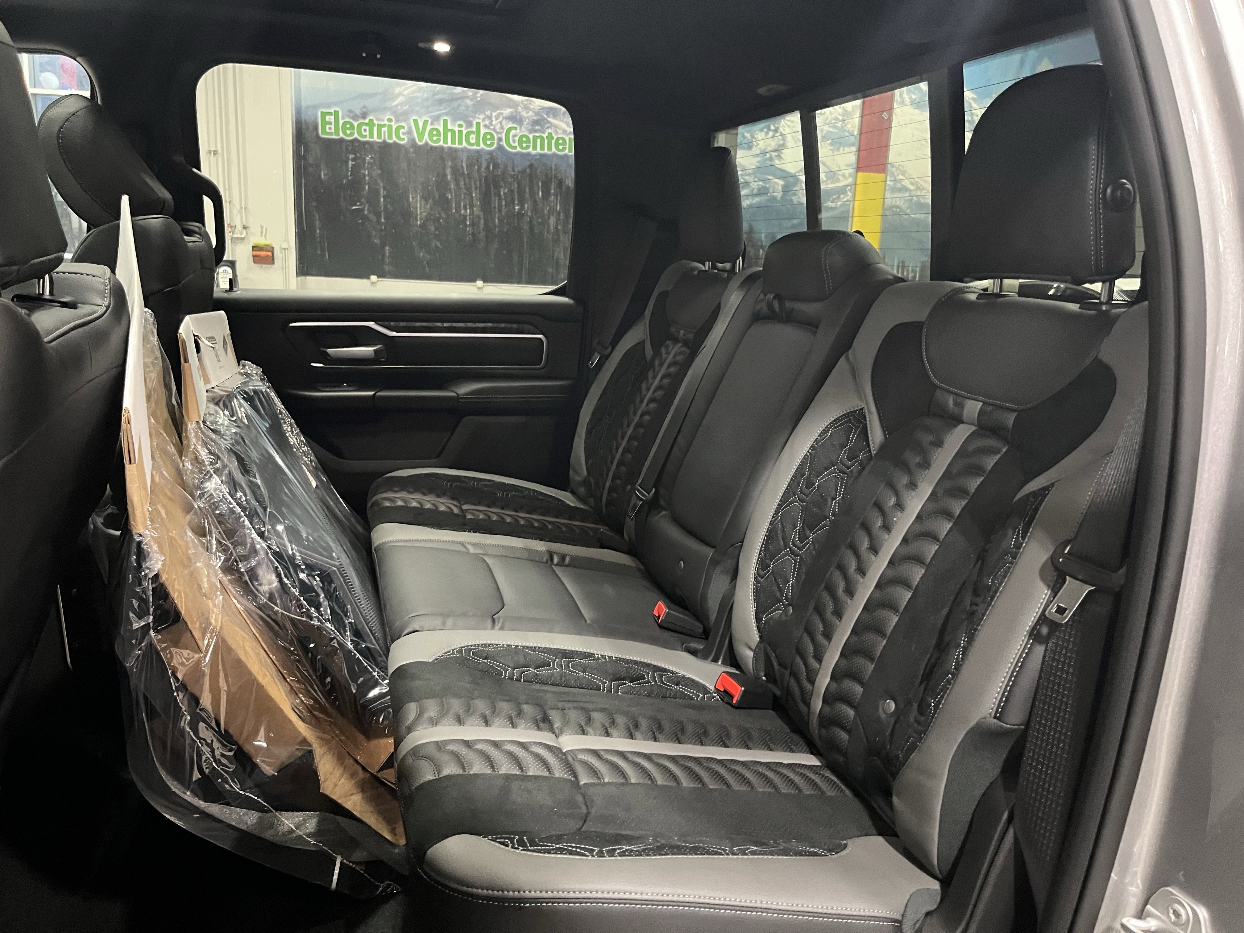 2025 RAM Ram 1500 RAM 1500 BIG HORN CREW CAB 4X4 5'7' BOX