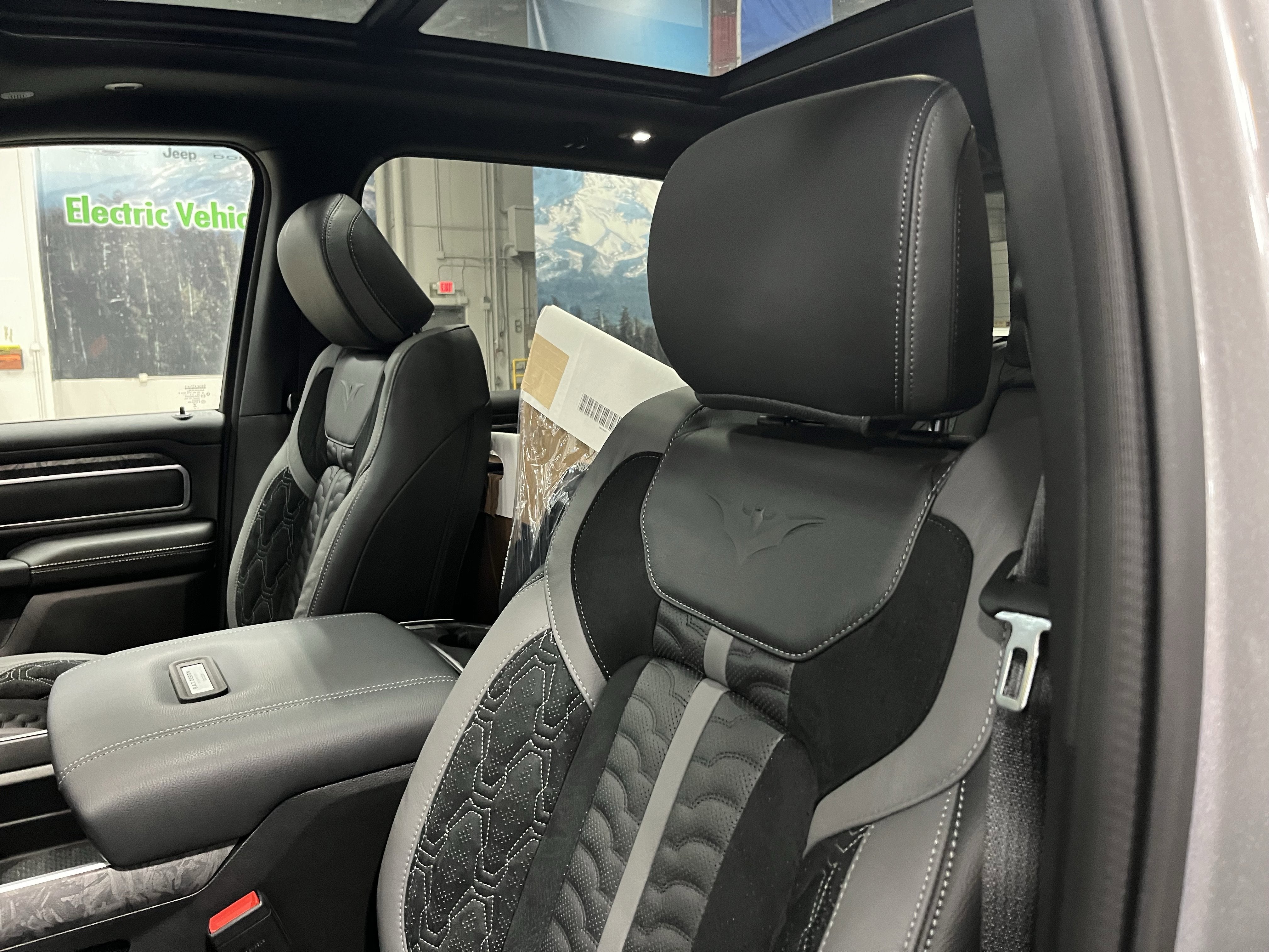 2025 RAM Ram 1500 RAM 1500 BIG HORN CREW CAB 4X4 5'7' BOX