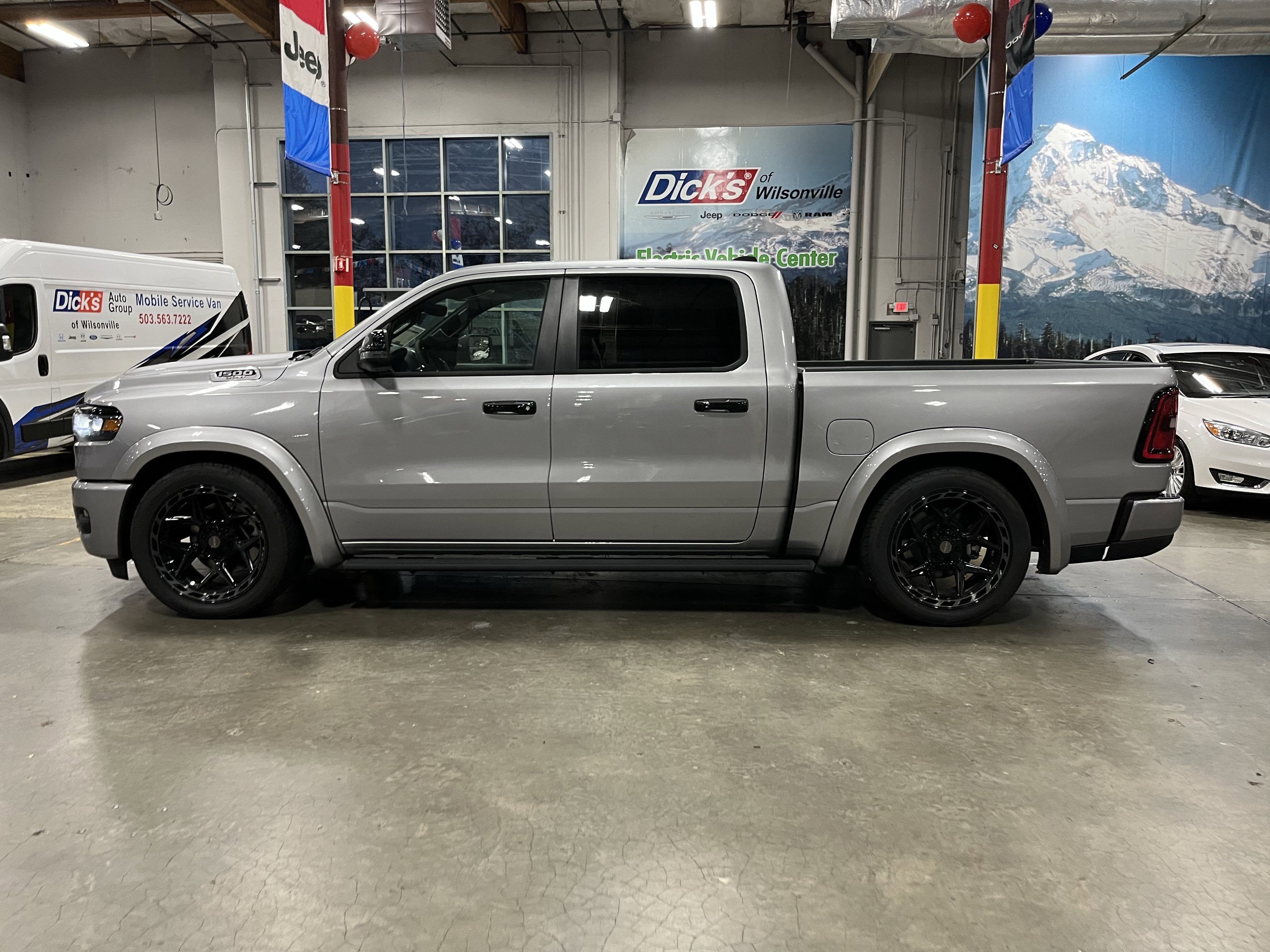 2025 RAM Ram 1500 RAM 1500 BIG HORN CREW CAB 4X4 5'7' BOX