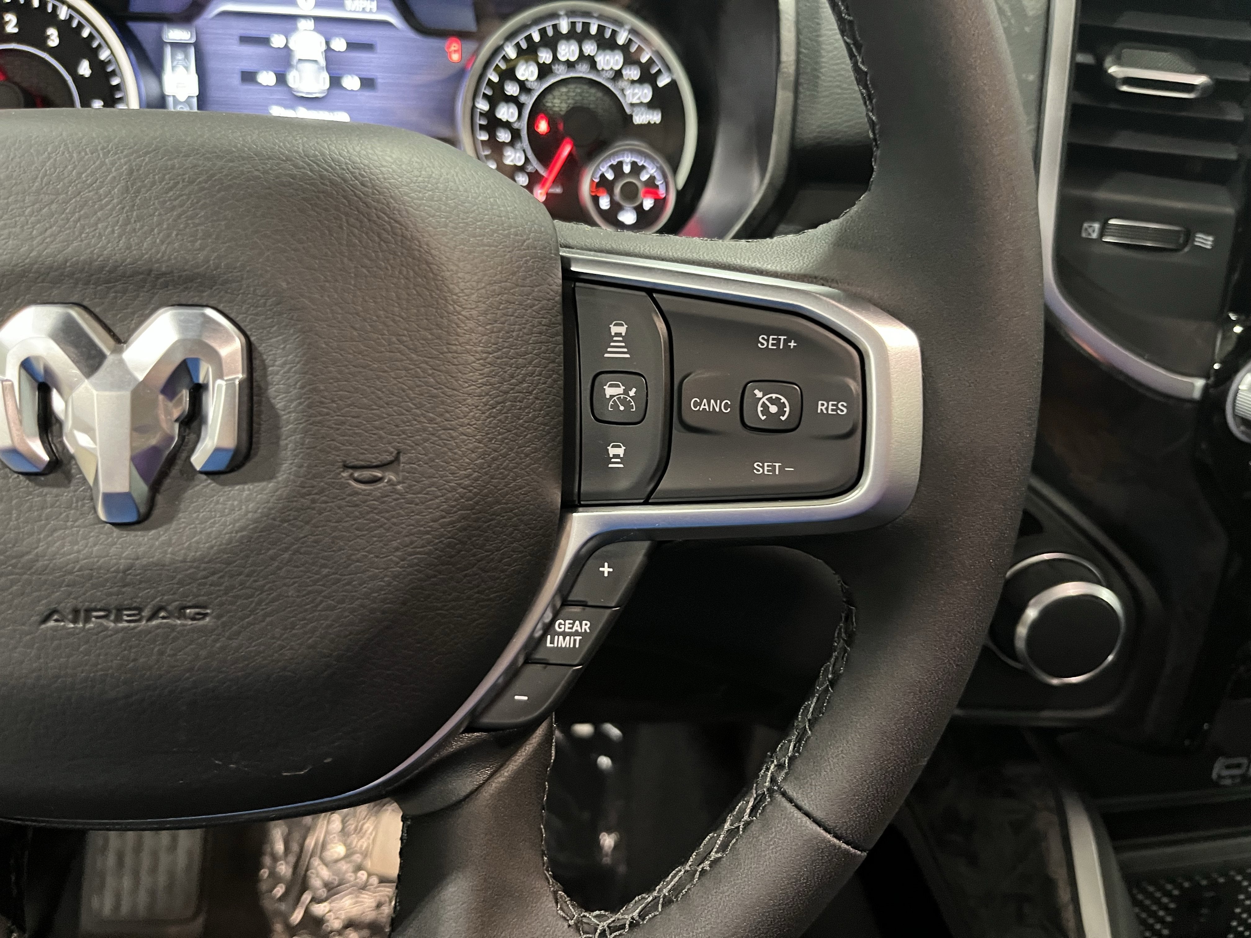 2025 RAM Ram 1500 RAM 1500 BIG HORN CREW CAB 4X4 5'7' BOX