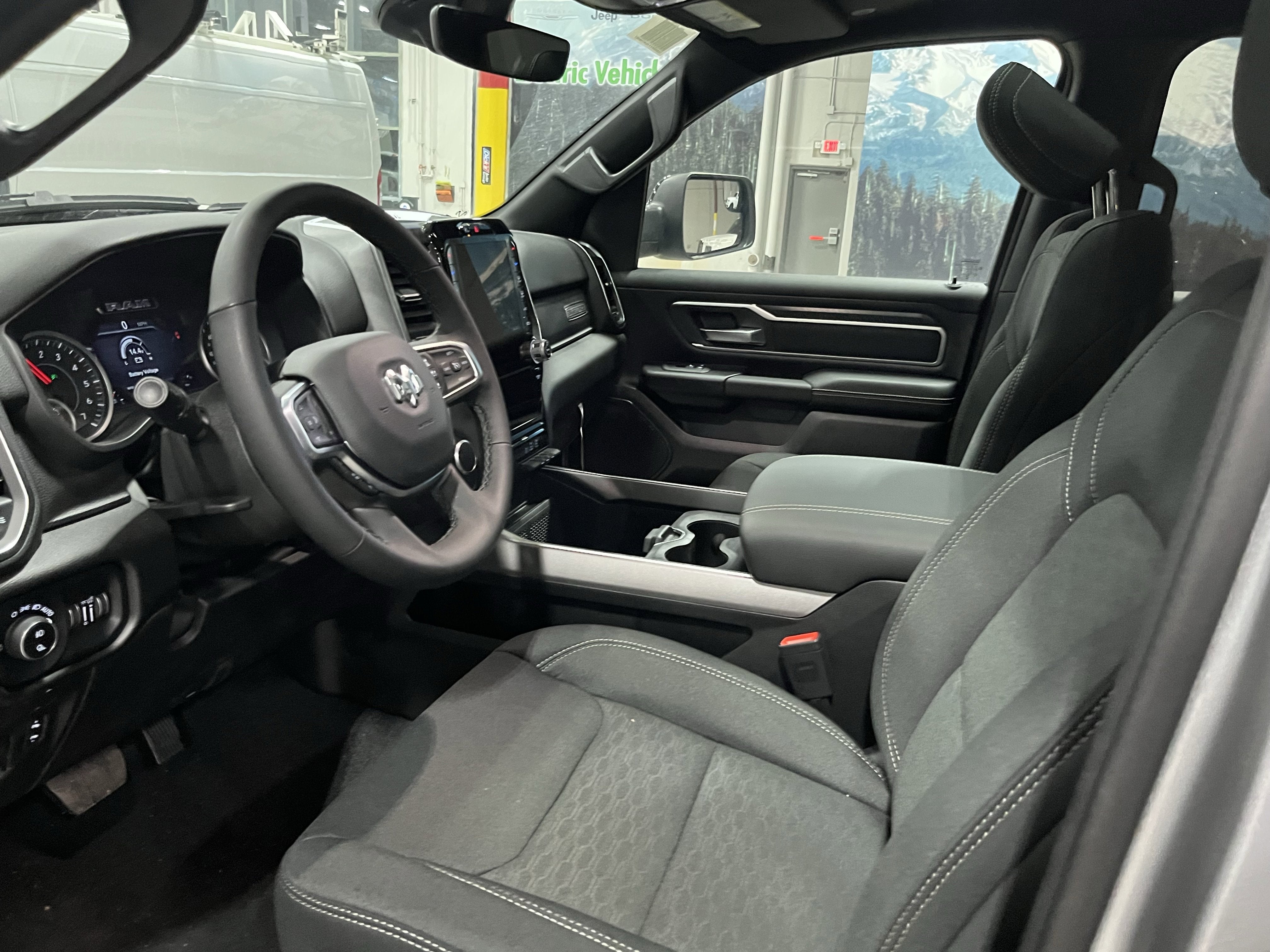 2025 RAM Ram 1500 RAM 1500 BIG HORN CREW CAB 4X4 5'7' BOX