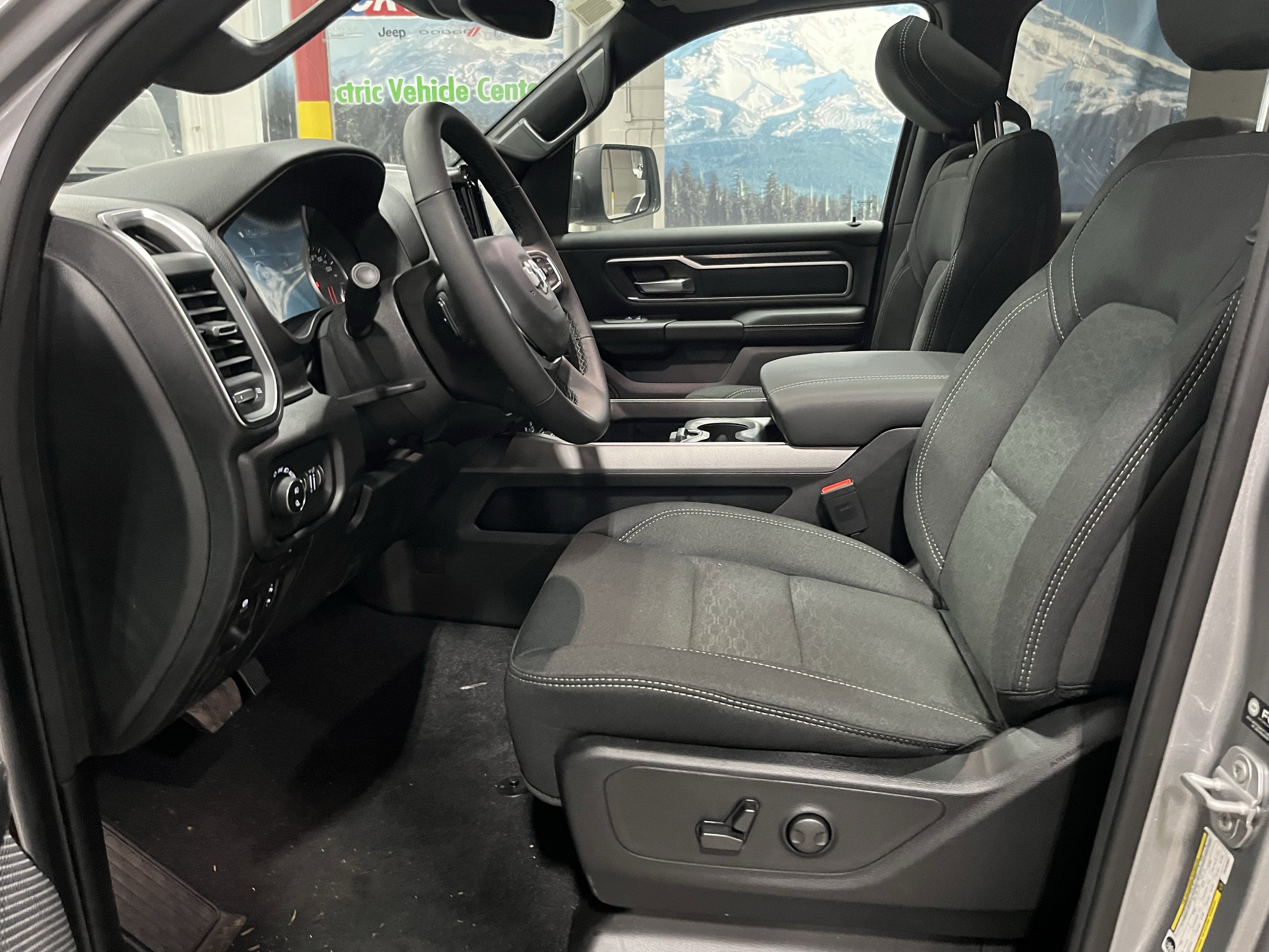 2025 RAM Ram 1500 RAM 1500 BIG HORN CREW CAB 4X4 5'7' BOX