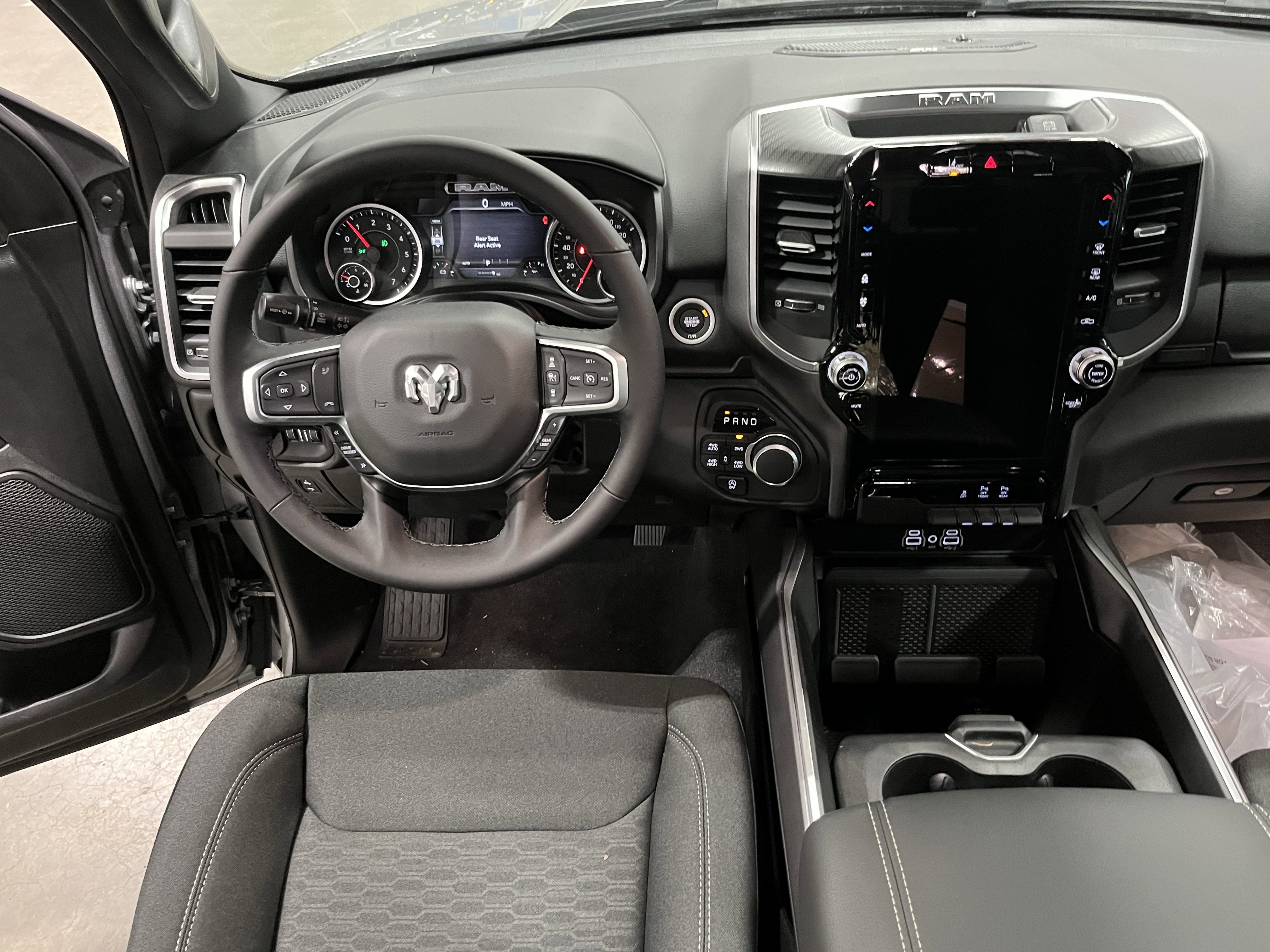 2025 RAM Ram 1500 RAM 1500 BIG HORN CREW CAB 4X4 5'7' BOX