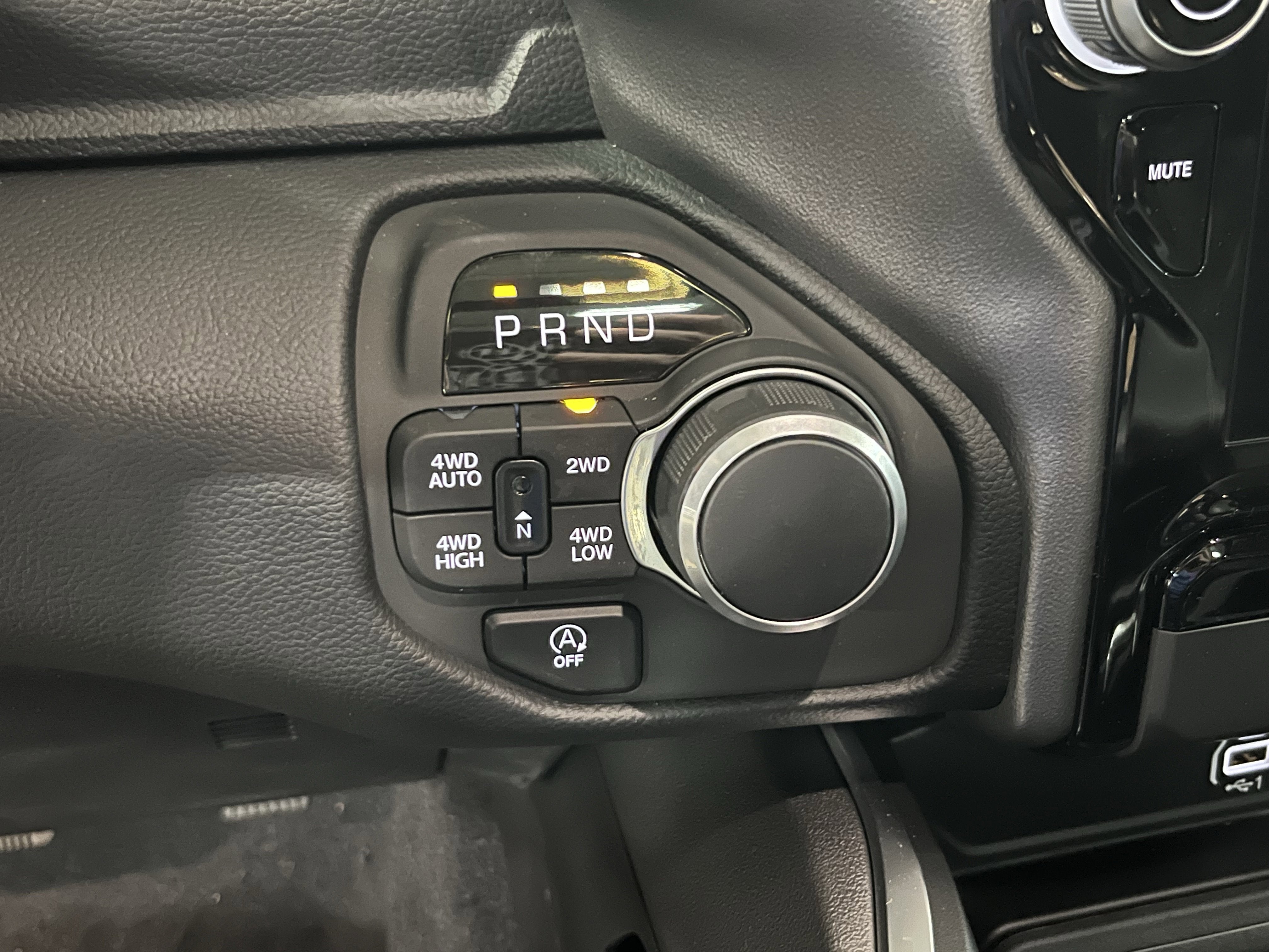 2025 RAM Ram 1500 RAM 1500 BIG HORN CREW CAB 4X4 5'7' BOX