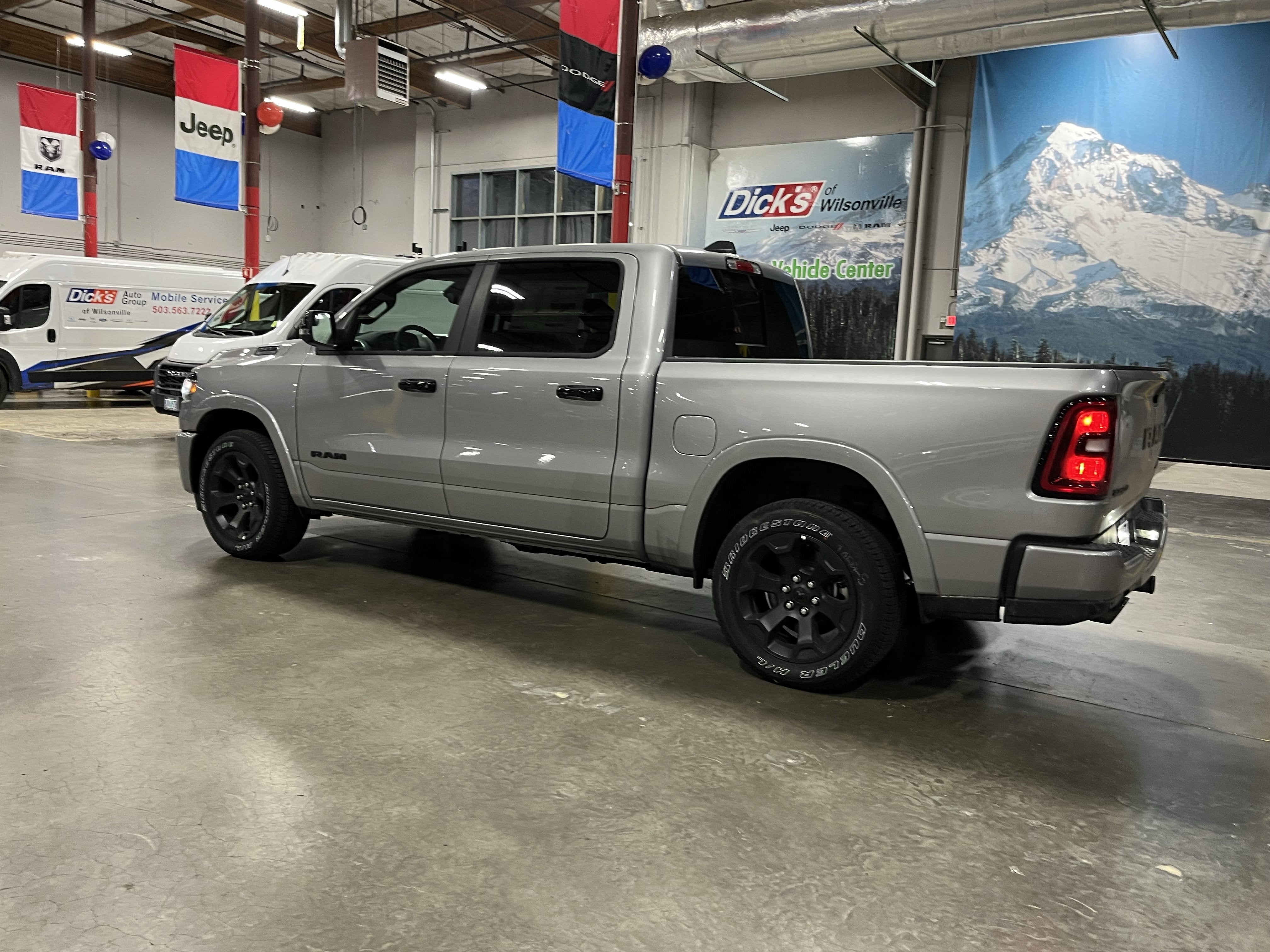 2025 RAM Ram 1500 RAM 1500 BIG HORN CREW CAB 4X4 5'7' BOX