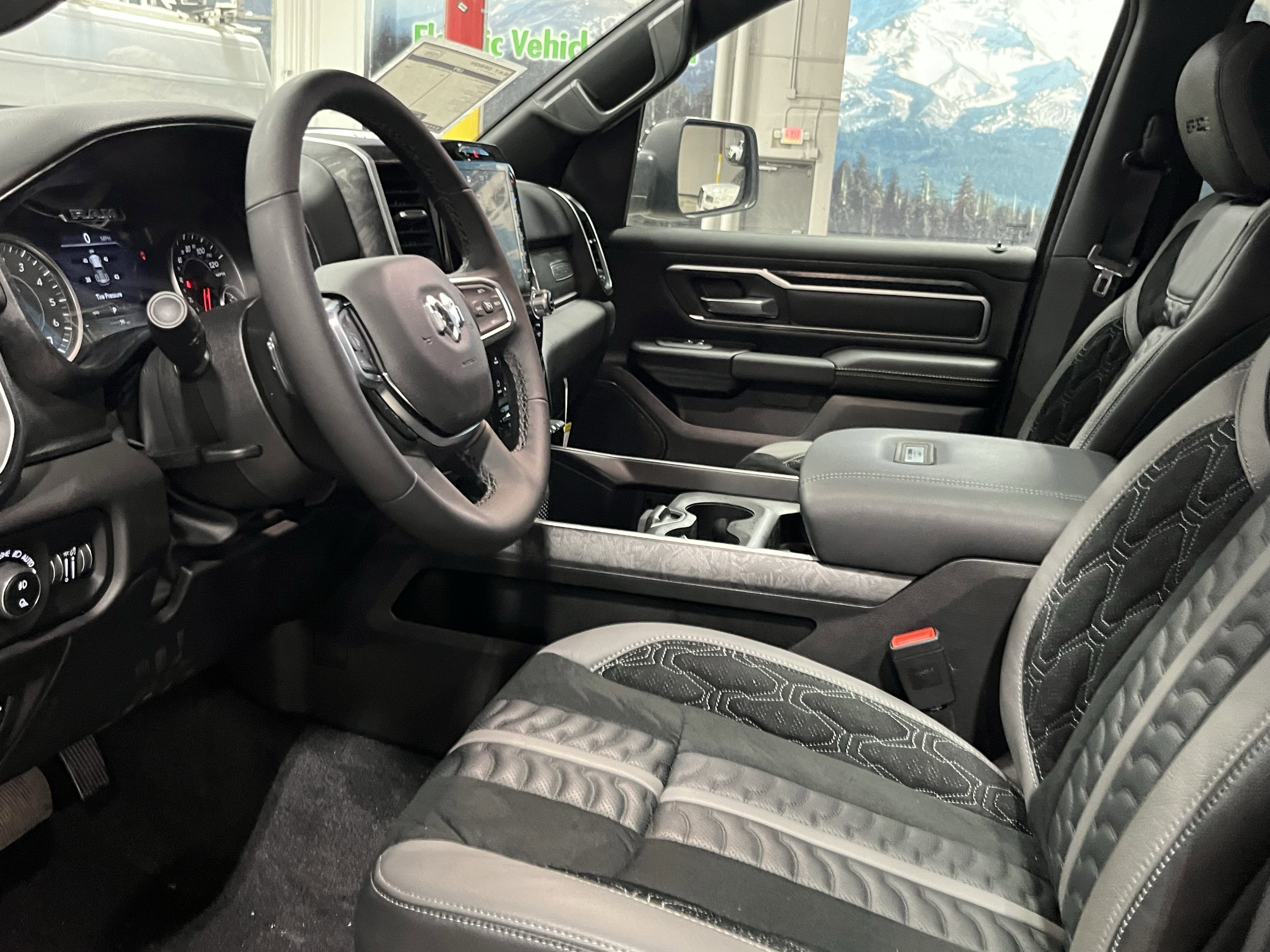 2025 RAM Ram 1500 RAM 1500 BIG HORN CREW CAB 4X4 5'7' BOX