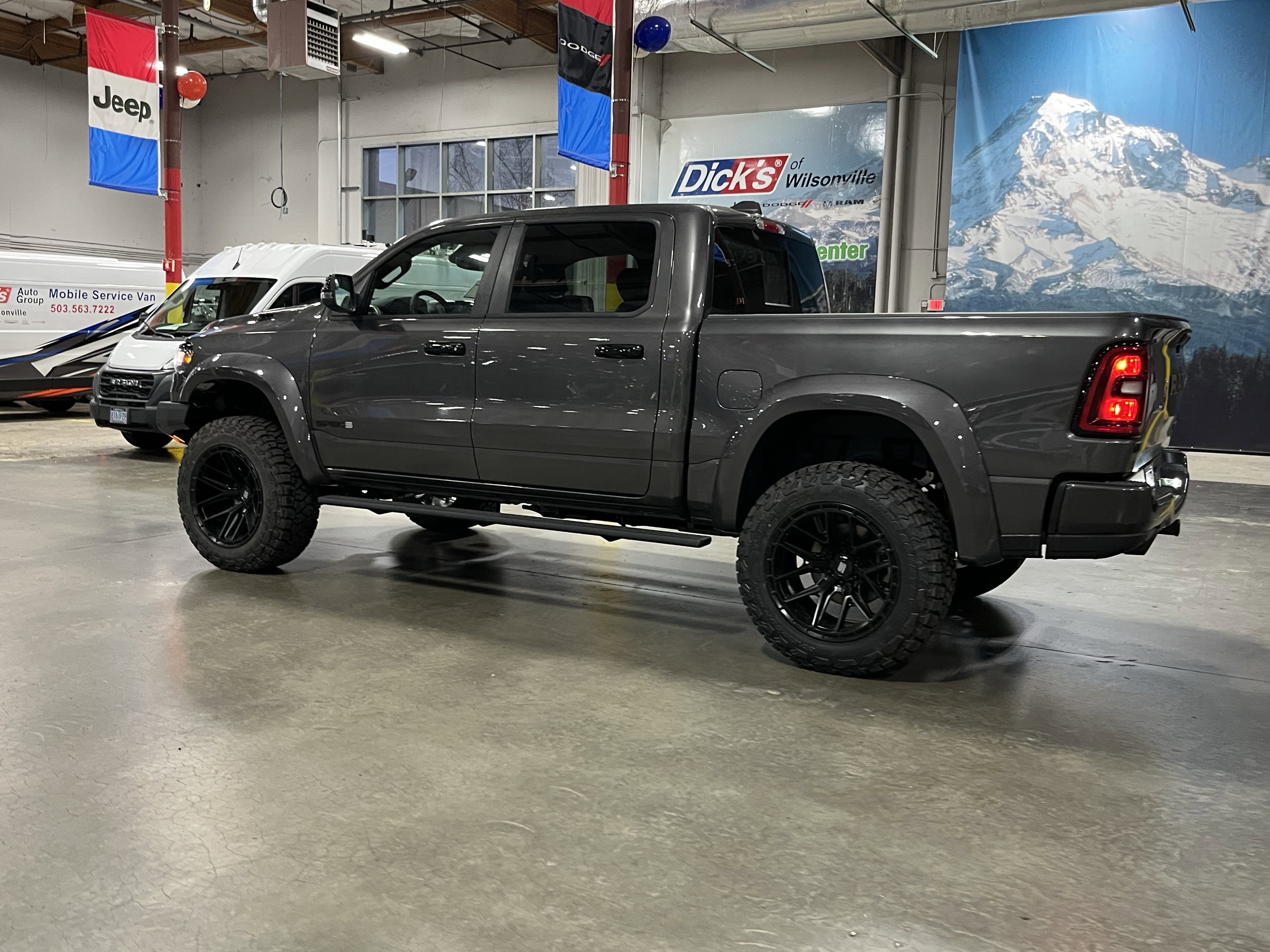 2025 RAM Ram 1500 RAM 1500 BIG HORN CREW CAB 4X4 5'7' BOX