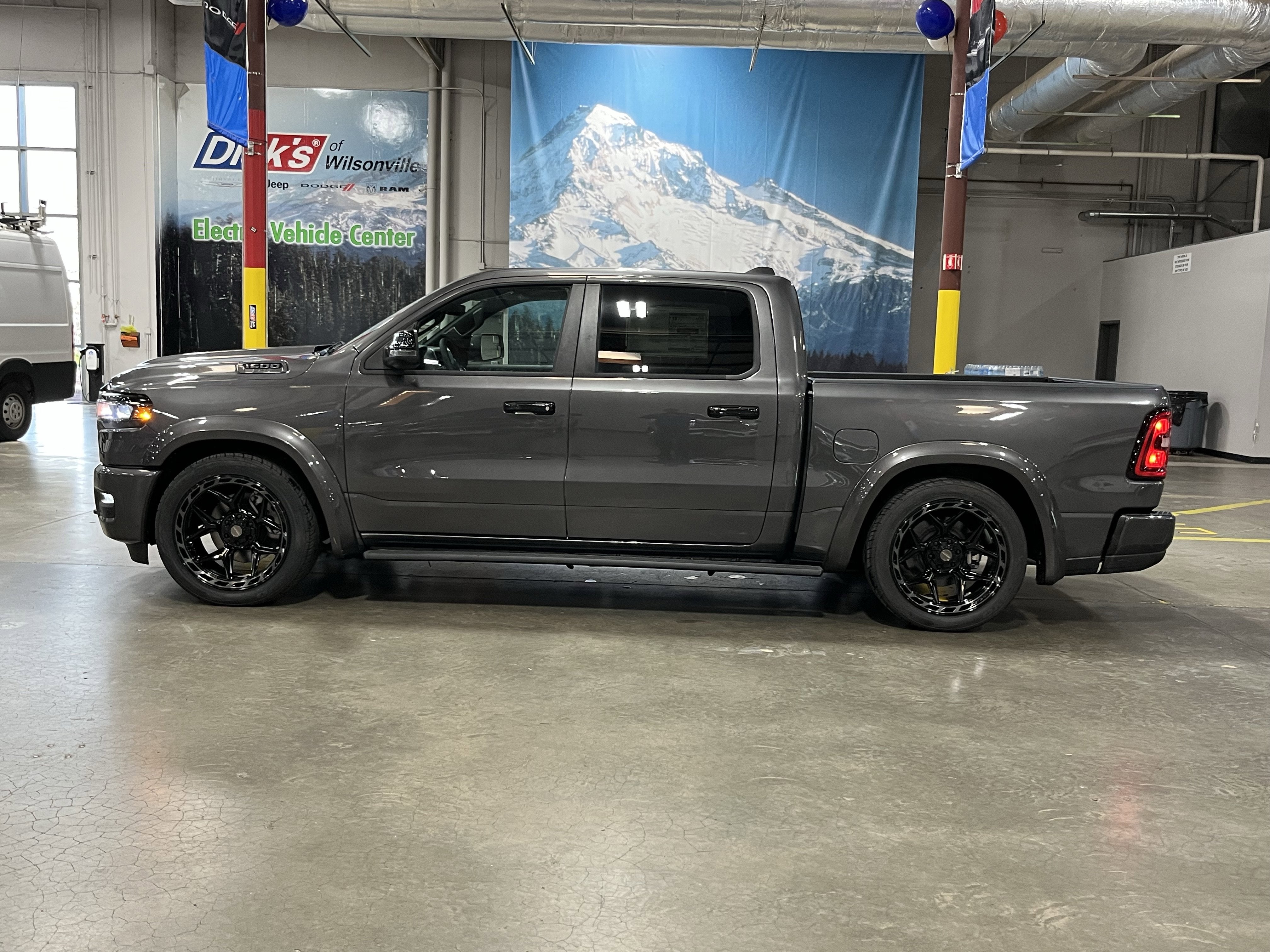2025 RAM Ram 1500 RAM 1500 BIG HORN CREW CAB 4X4 5'7' BOX