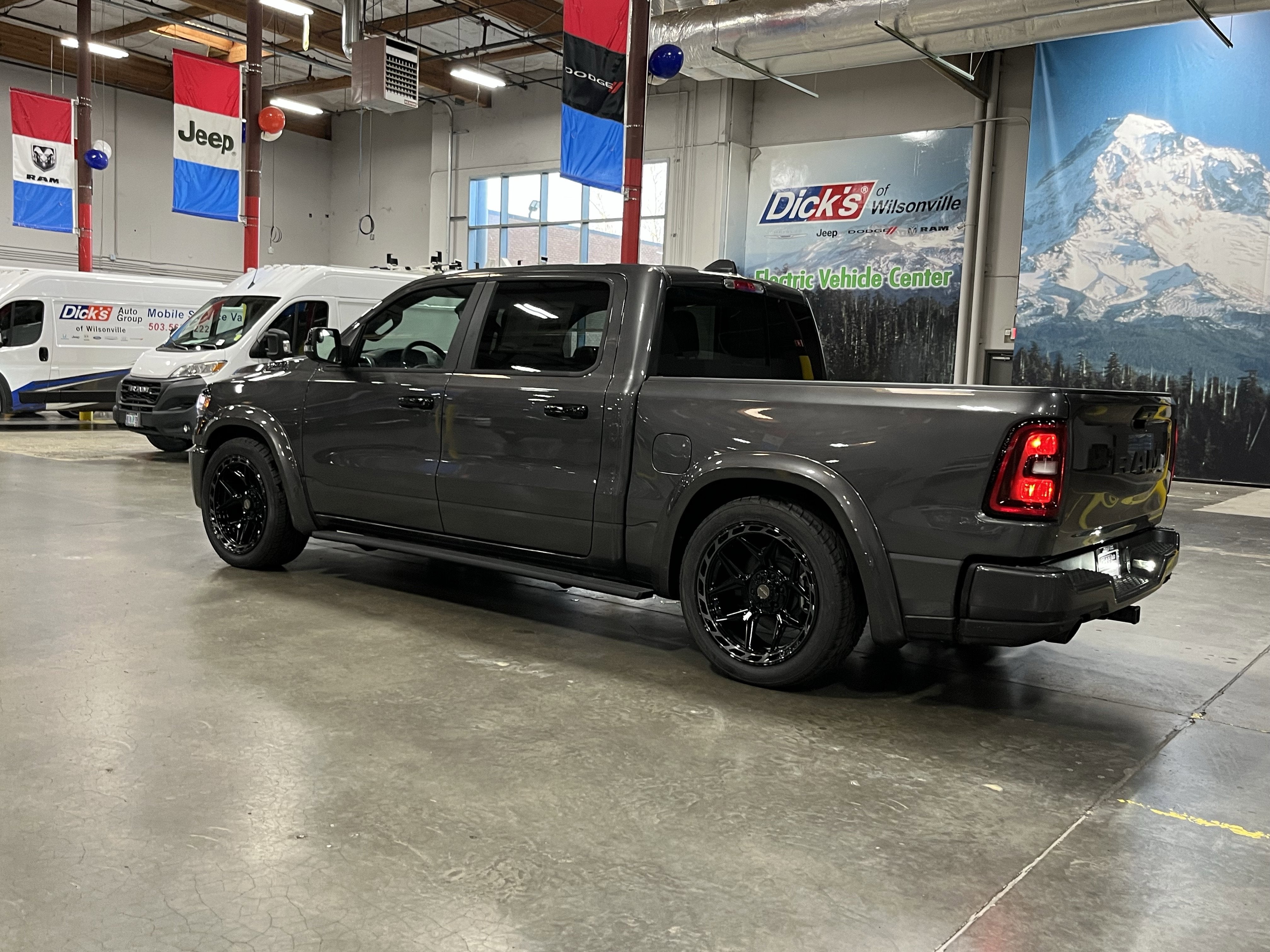 2025 RAM Ram 1500 RAM 1500 BIG HORN CREW CAB 4X4 5'7' BOX