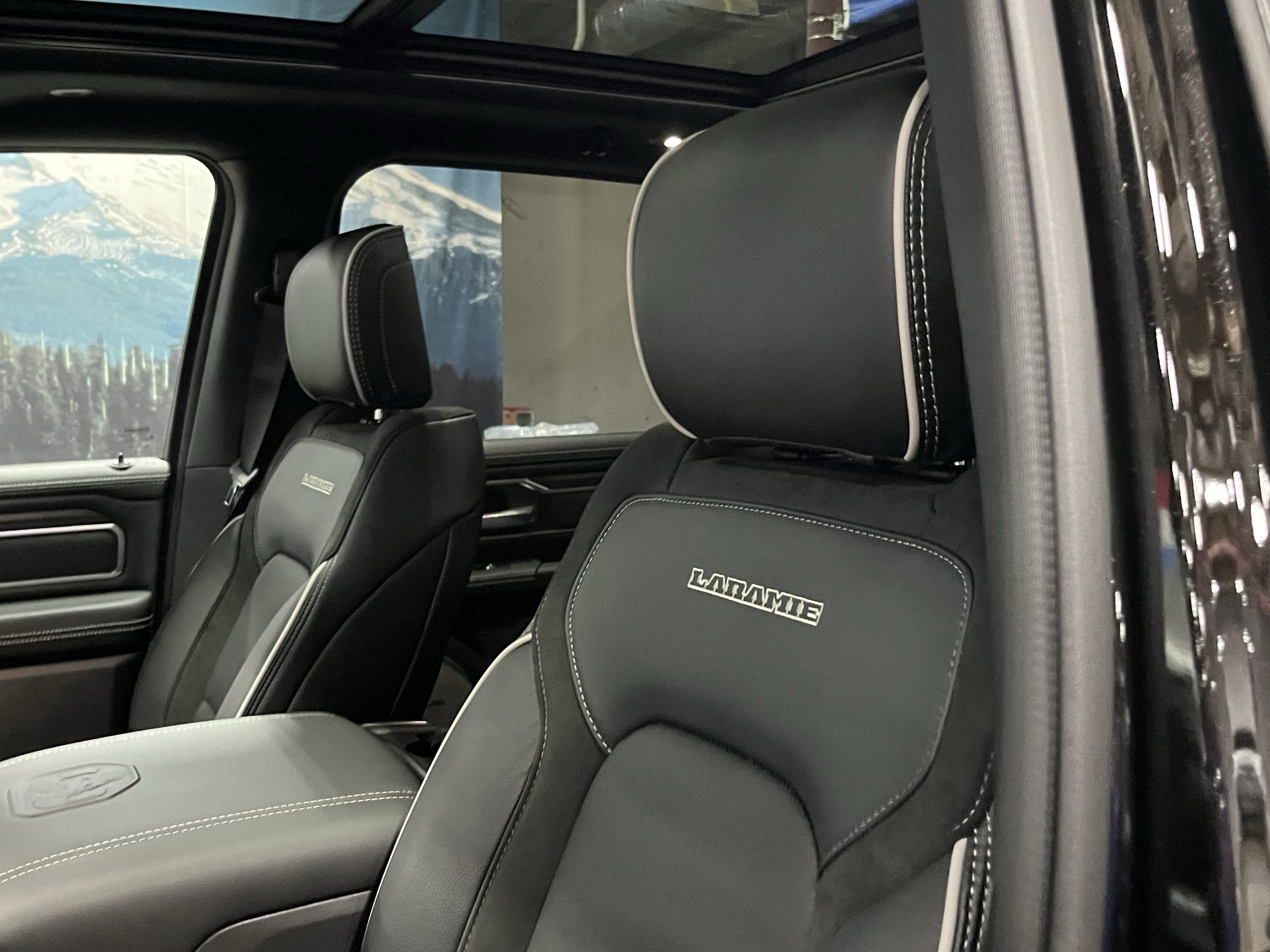 2025 RAM Ram 1500 RAM 1500 LARAMIE CREW CAB 4X4 5'7' BOX