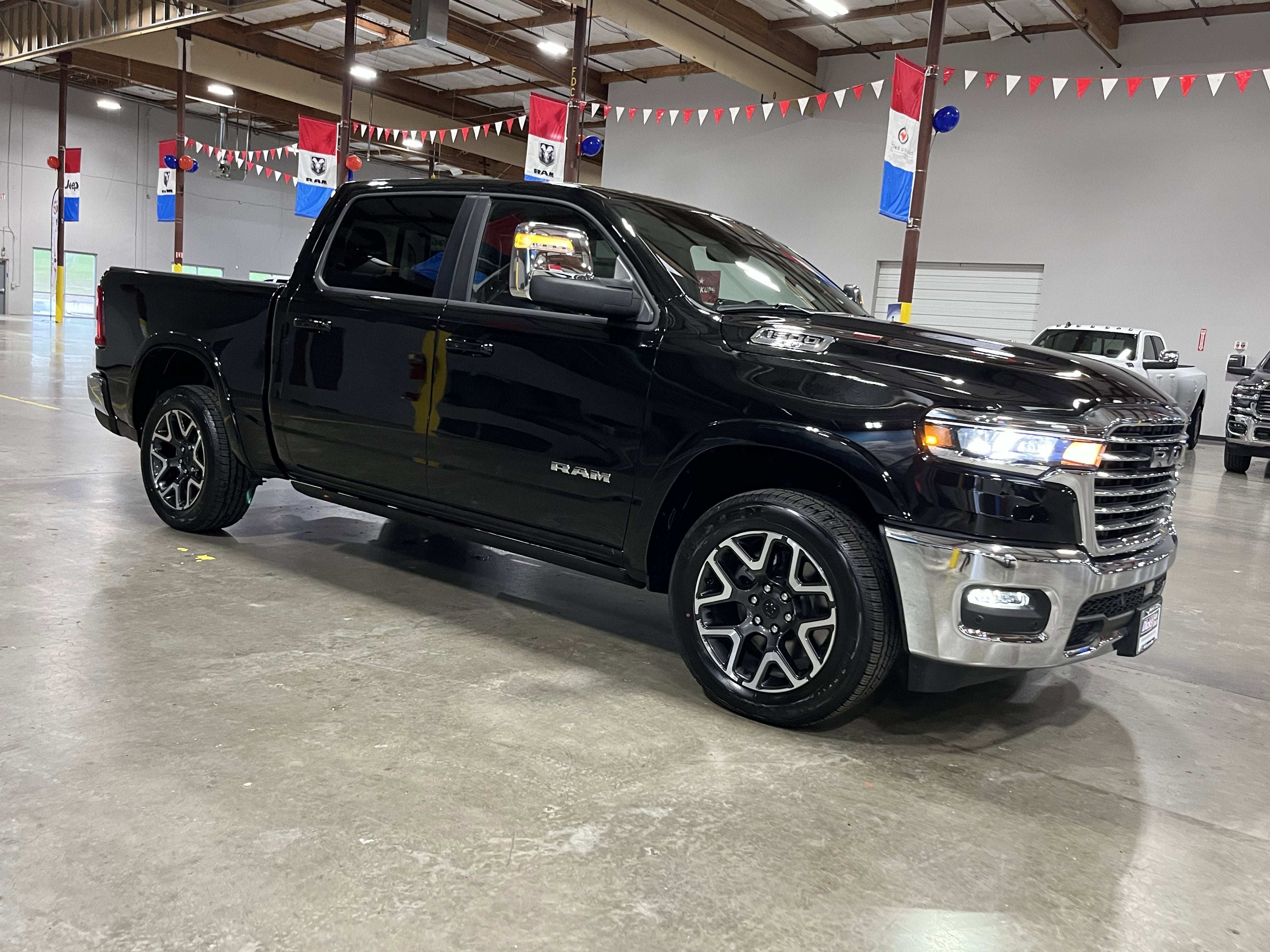 2025 RAM Ram 1500 RAM 1500 LARAMIE CREW CAB 4X4 5'7' BOX