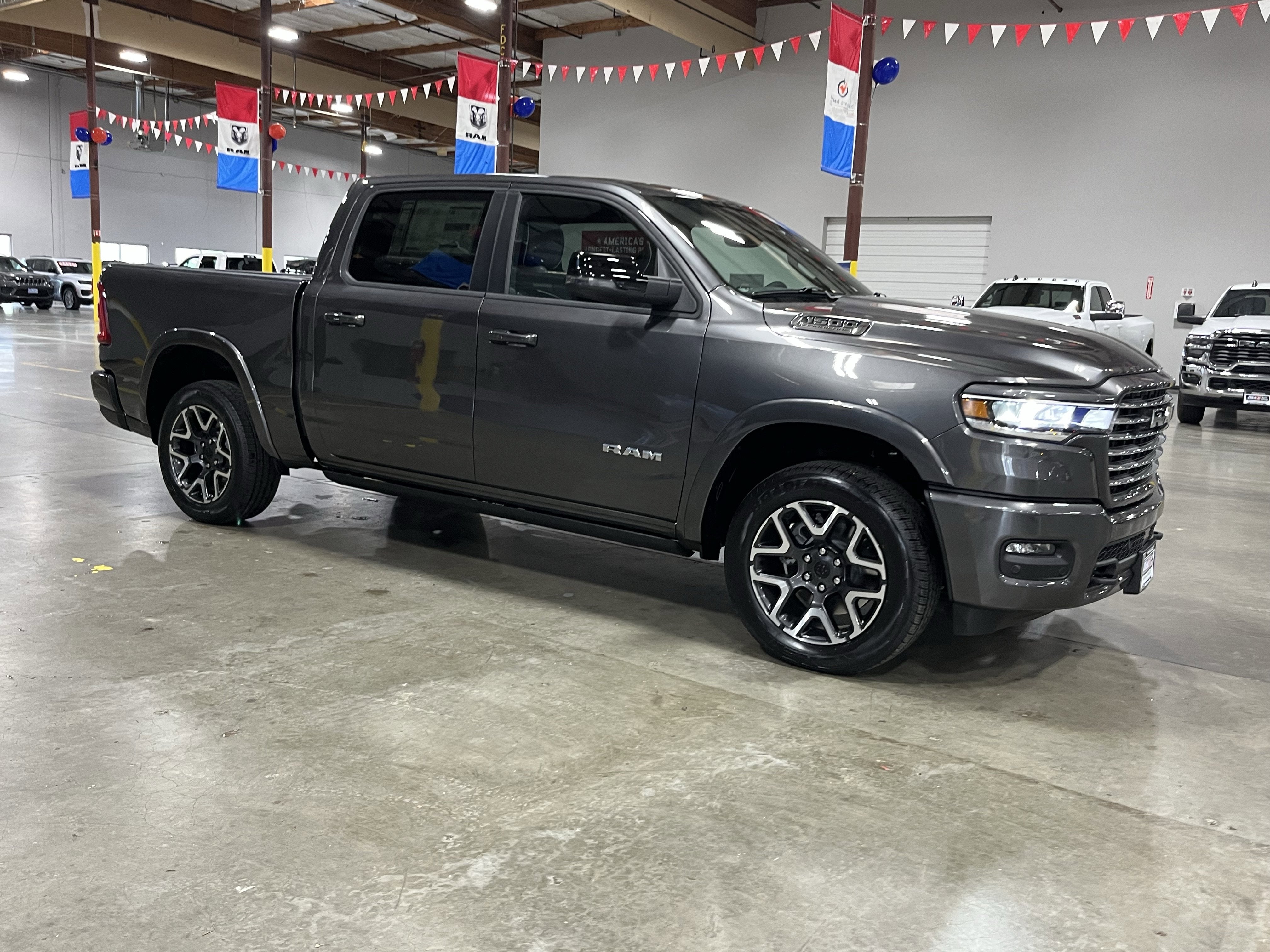 2026 RAM Ram 1500 RAM 1500 LARAMIE CREW CAB 4X4 5'7' BOX