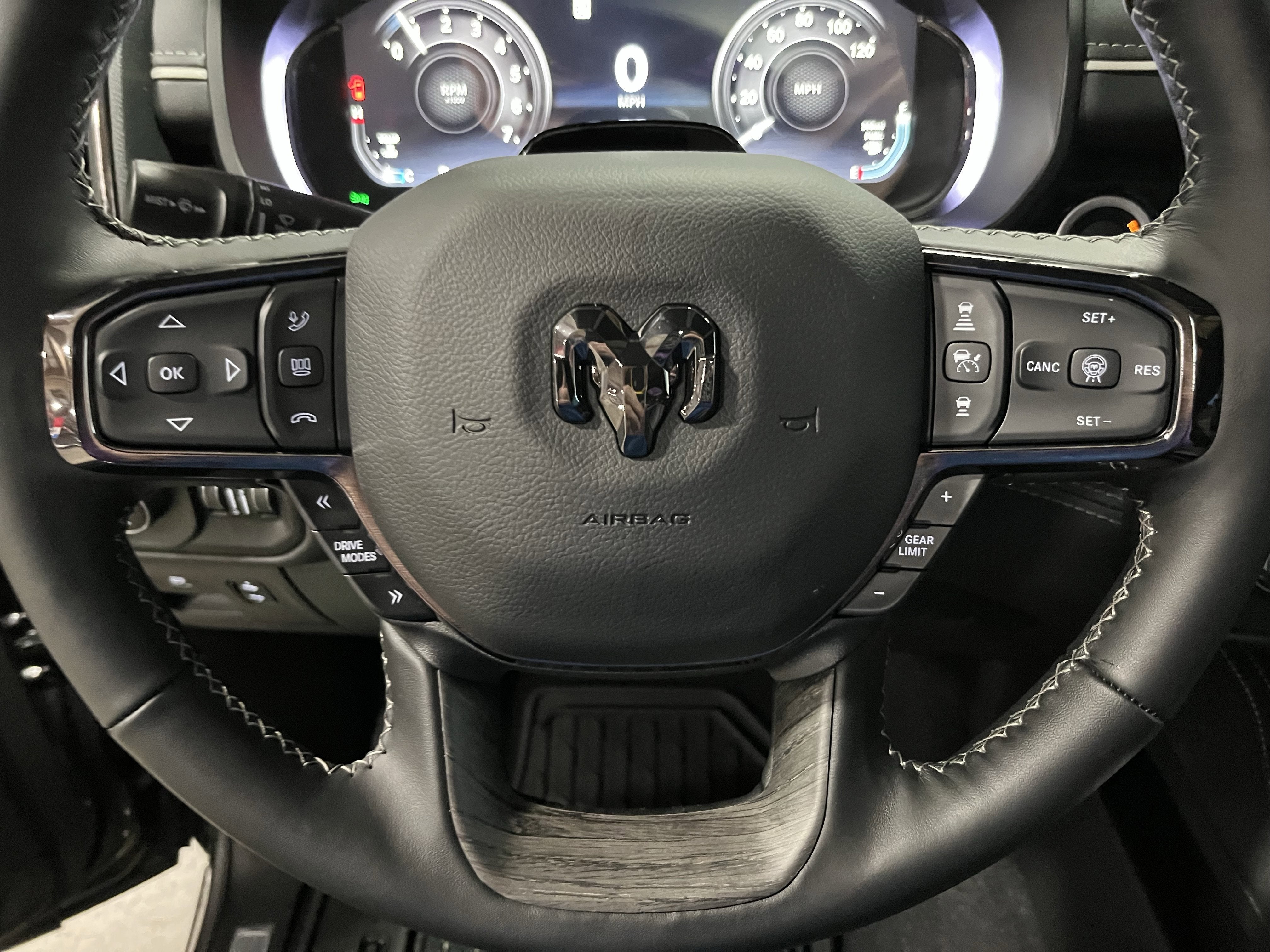 2026 RAM Ram 1500 RAM 1500 LIMITED CREW CAB 4X4 6'4' BOX