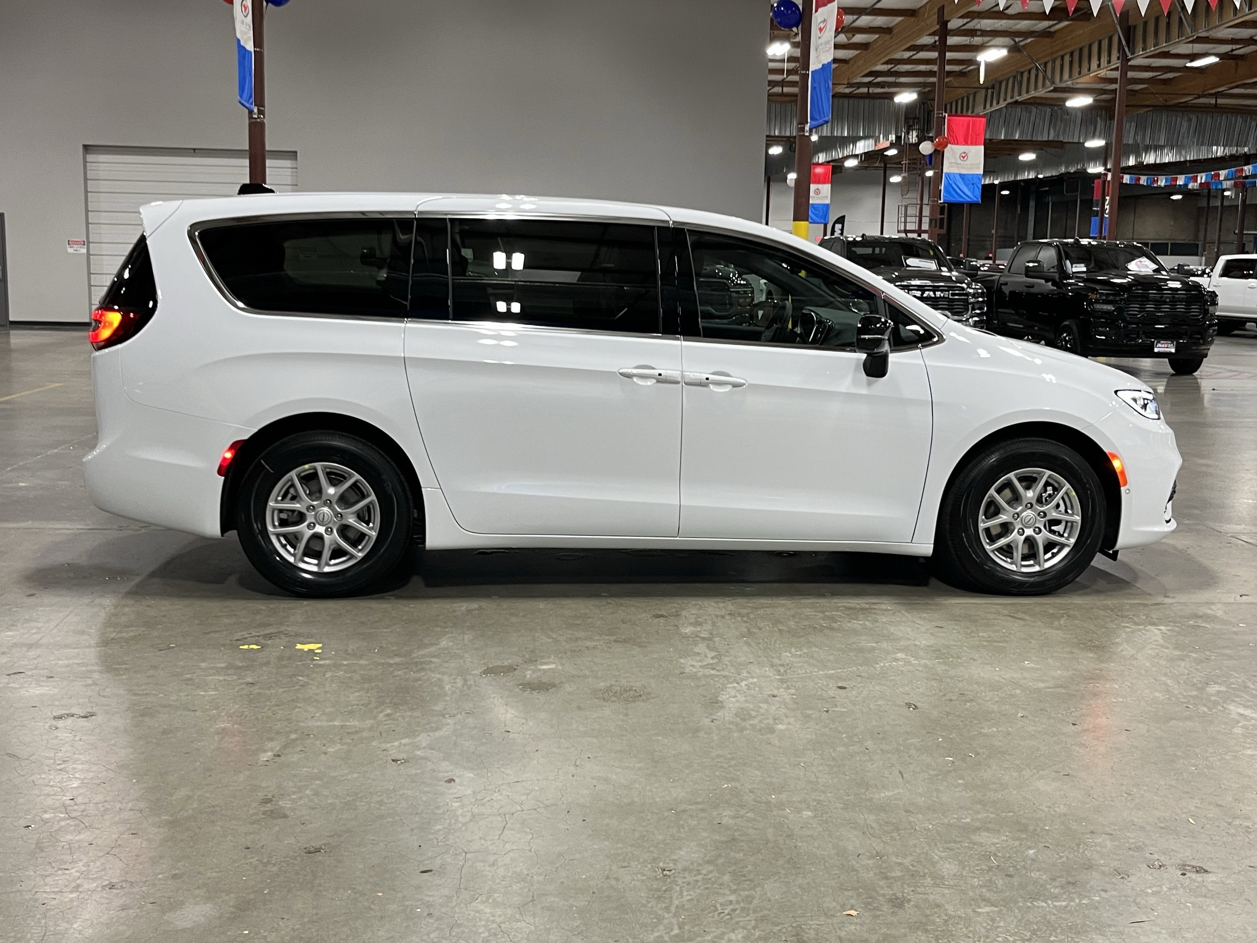 2026 Chrysler Pacifica PACIFICA SELECT