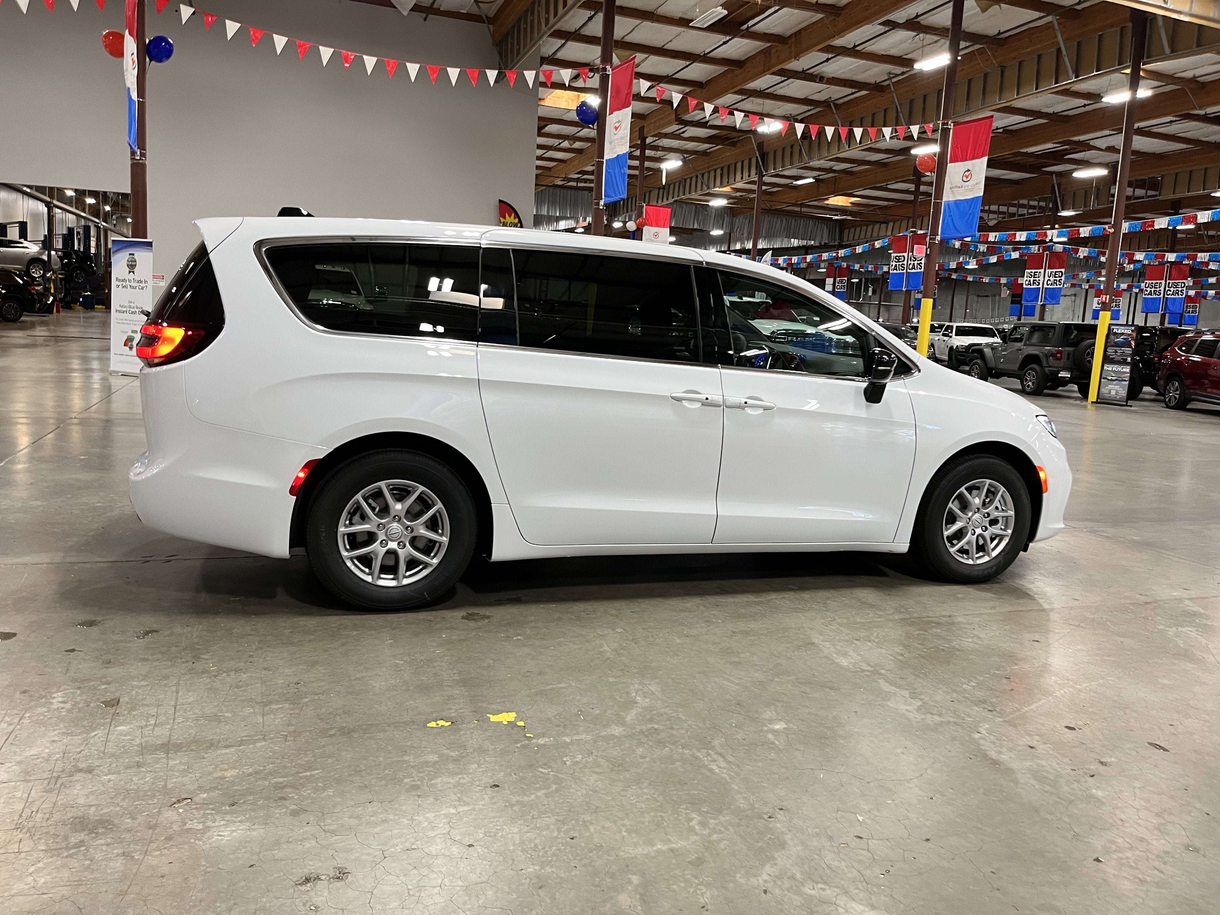 2026 Chrysler Pacifica PACIFICA SELECT