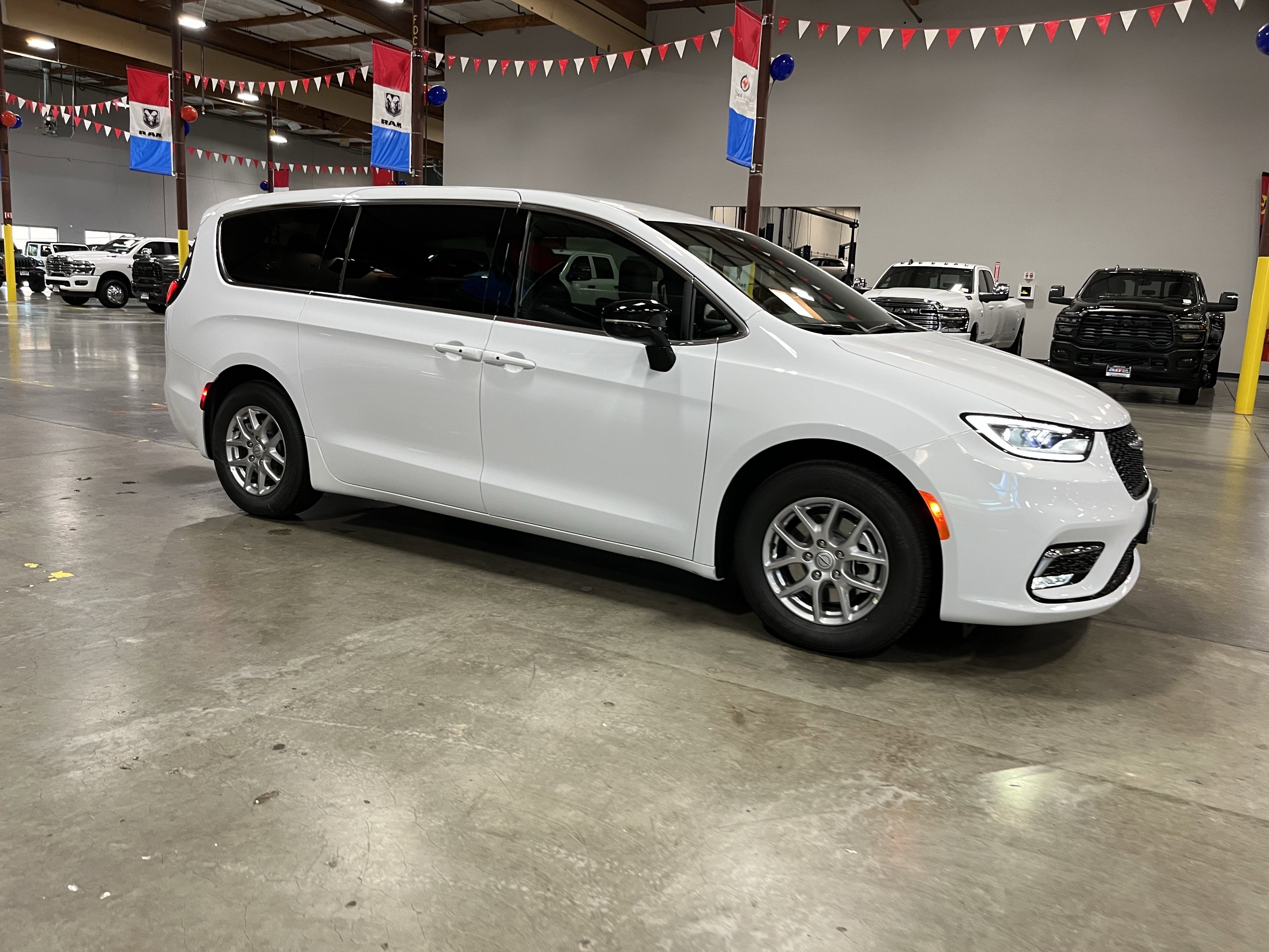 2026 Chrysler Pacifica PACIFICA SELECT