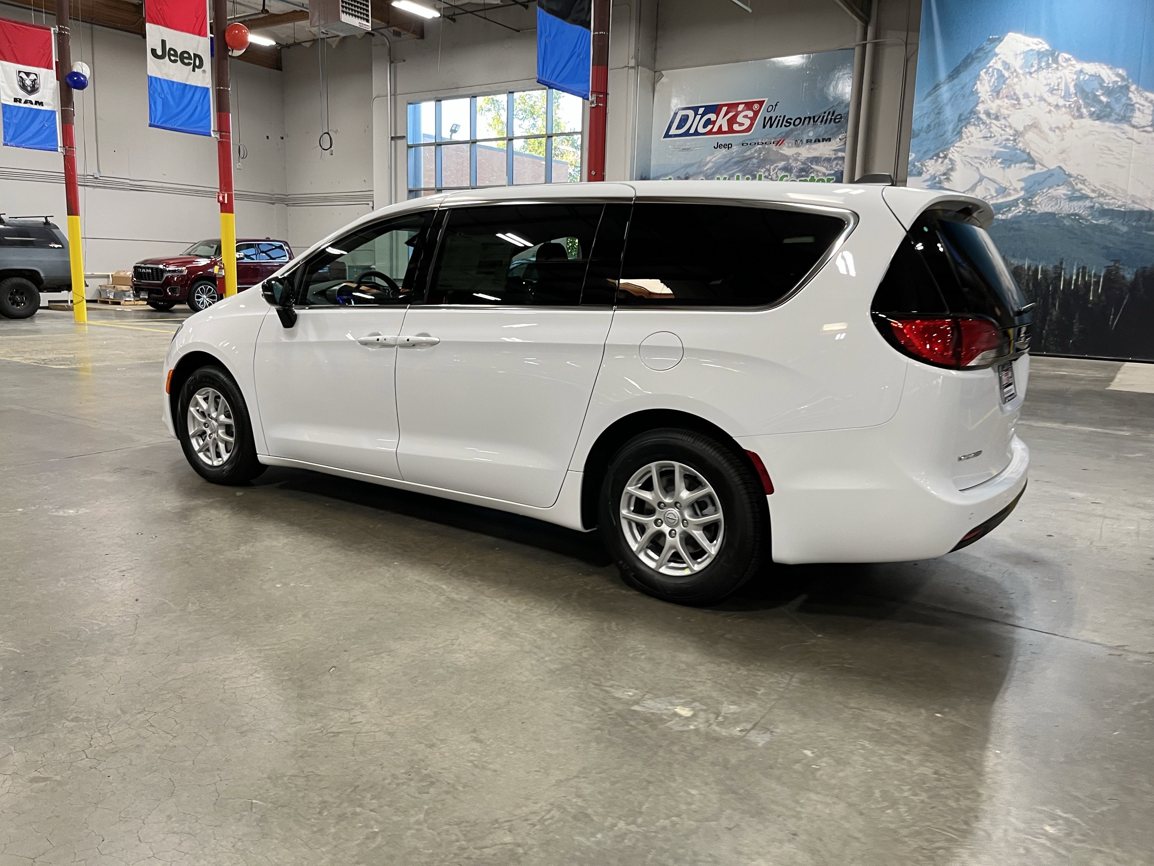 2026 Chrysler Voyager VOYAGER LX