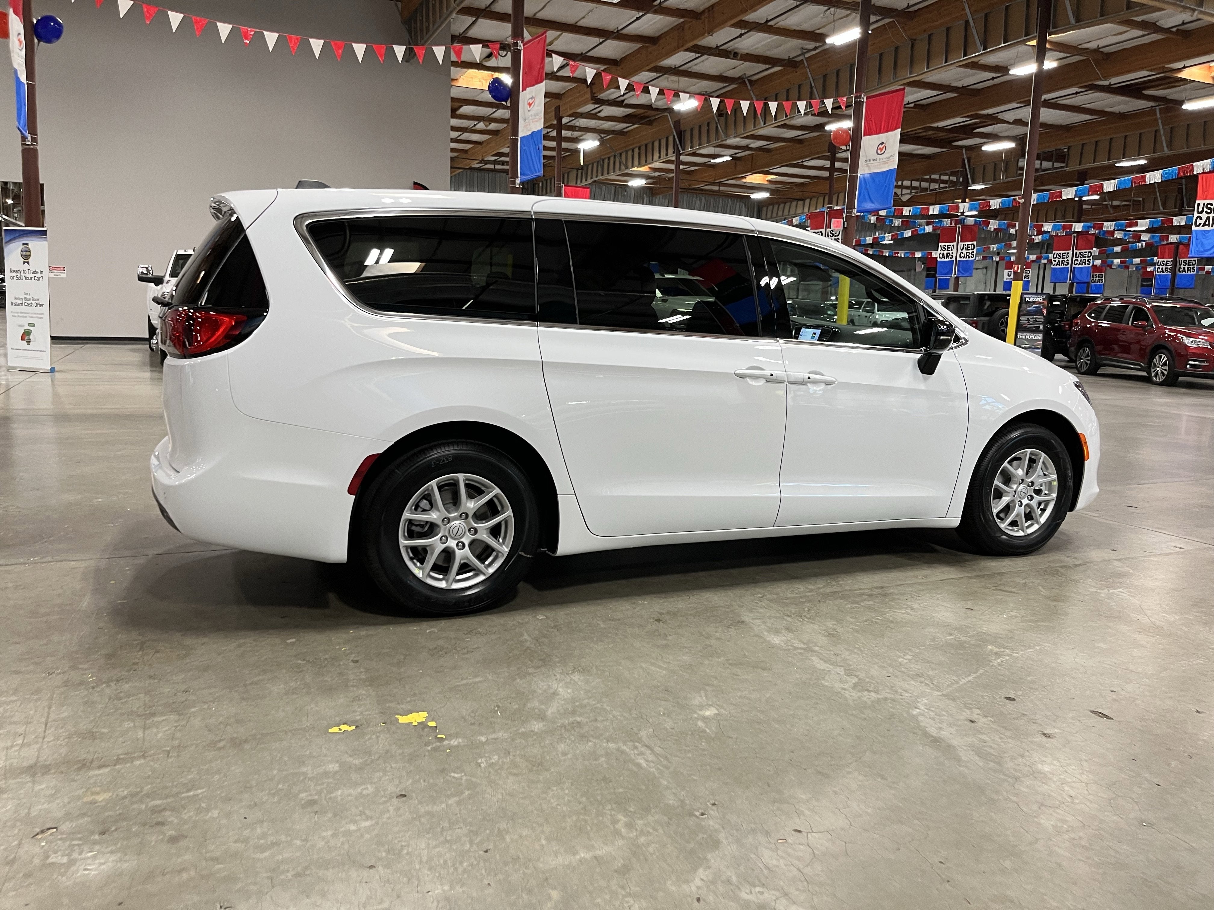 2026 Chrysler Voyager VOYAGER LX