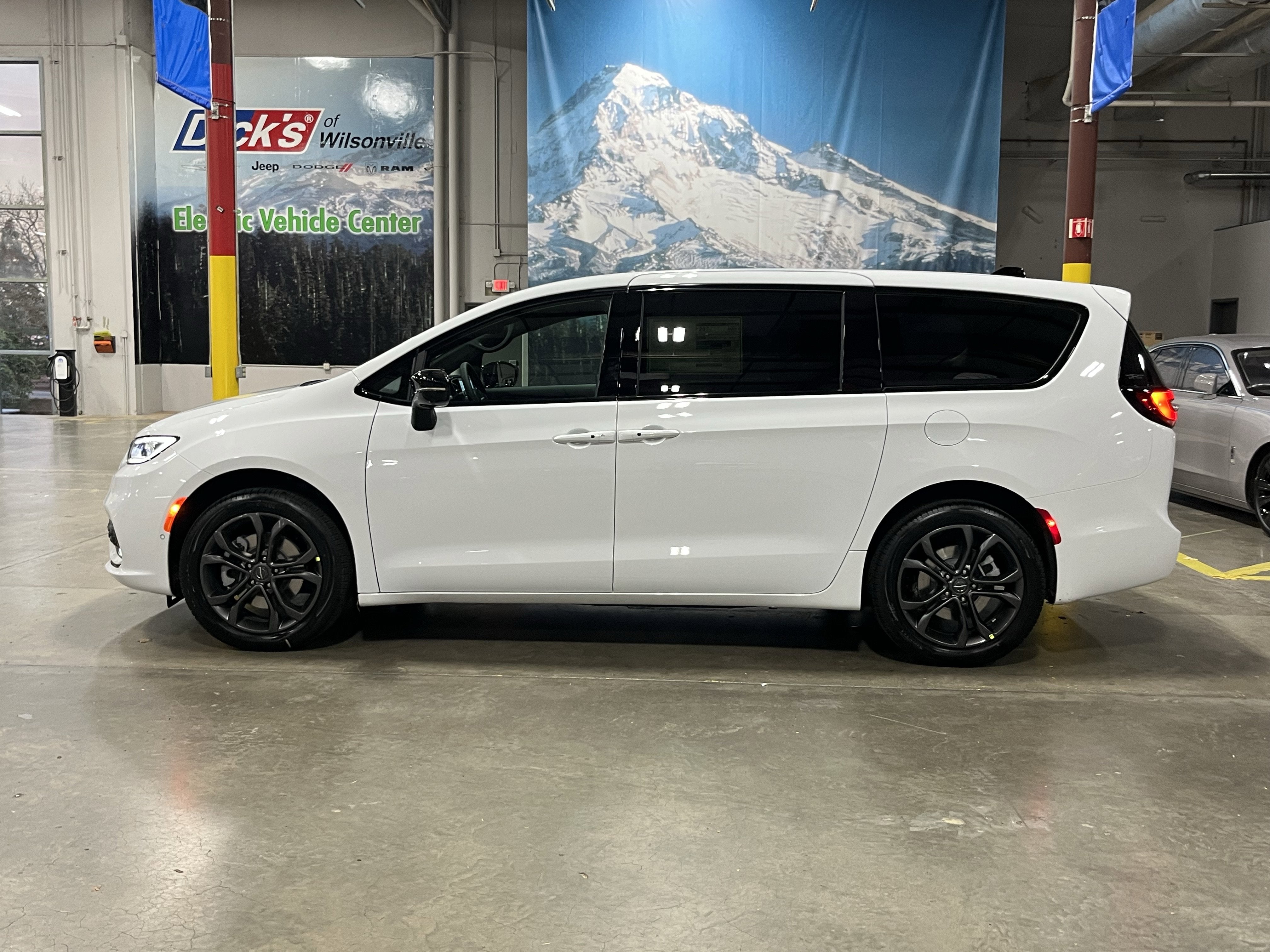 2026 Chrysler Pacifica PACIFICA SELECT AWD