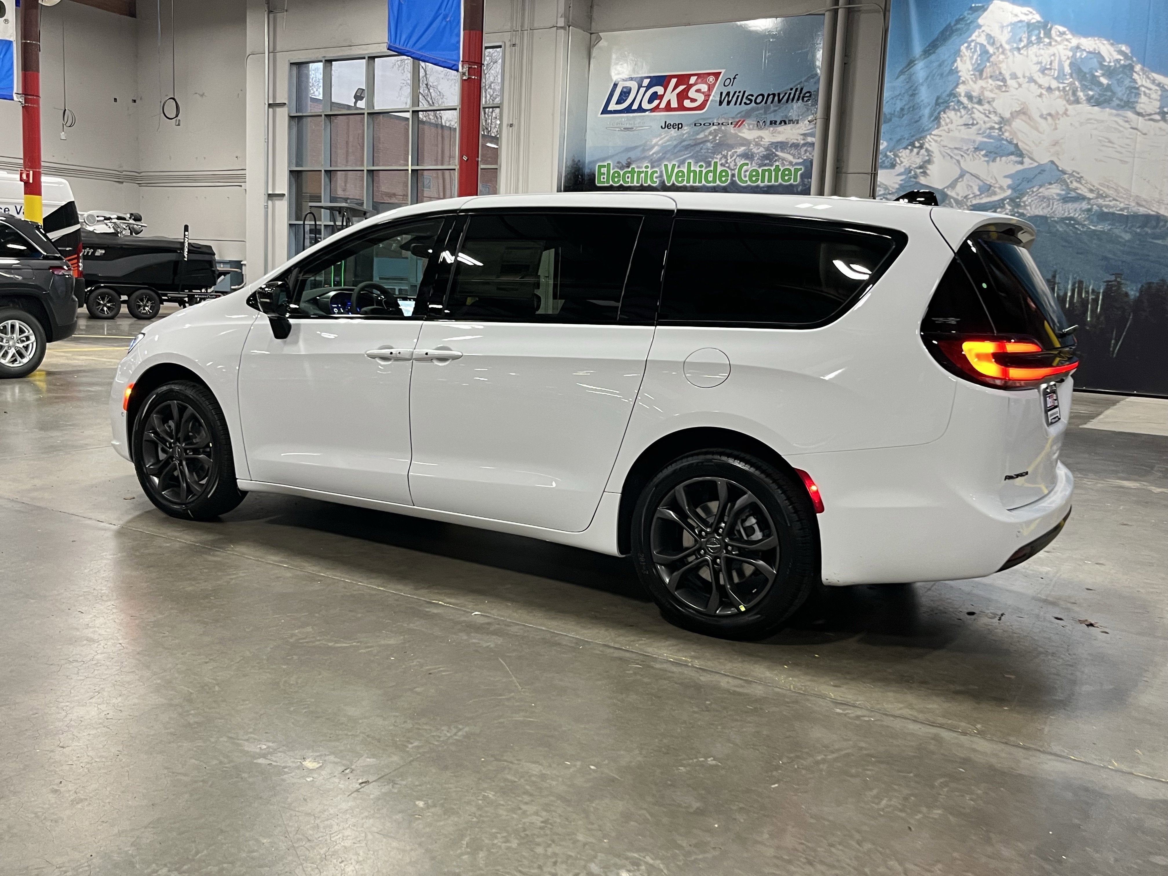 2026 Chrysler Pacifica PACIFICA SELECT AWD