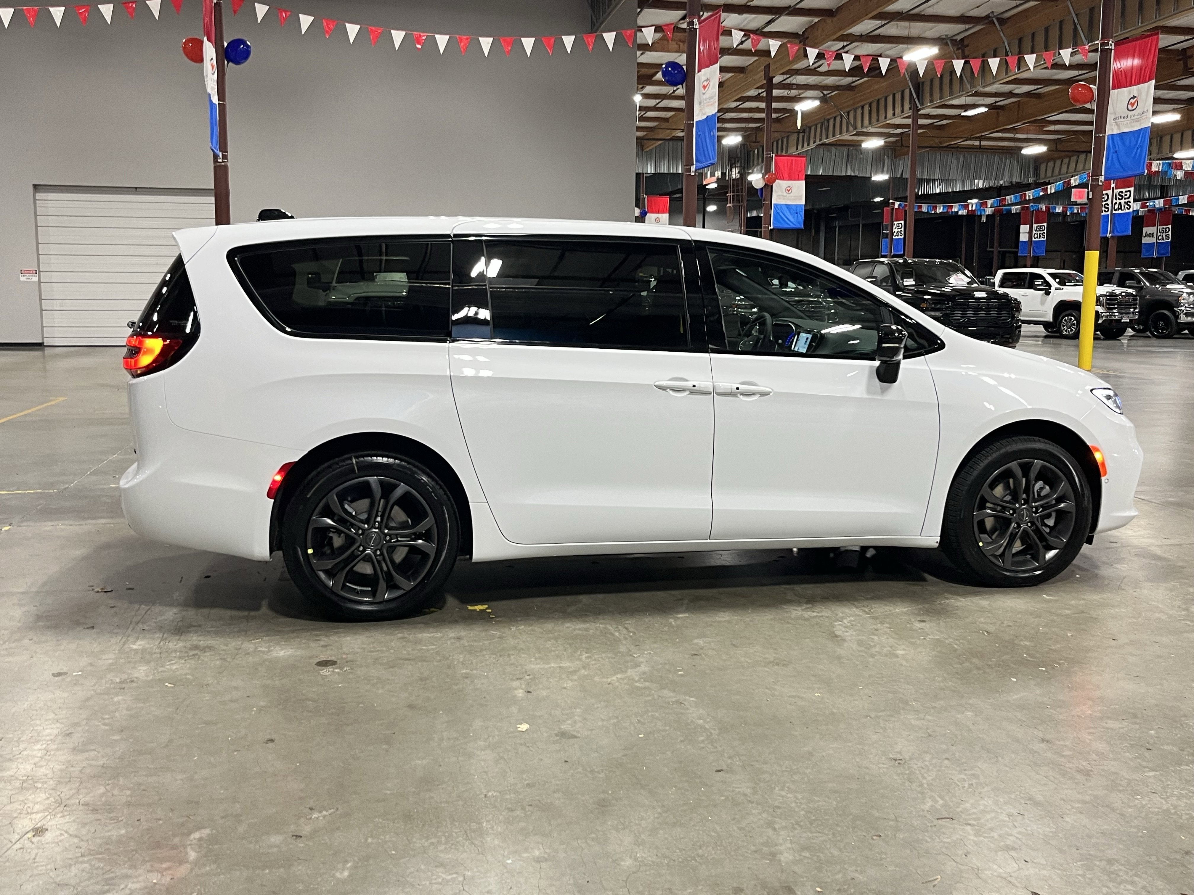 2026 Chrysler Pacifica PACIFICA SELECT AWD