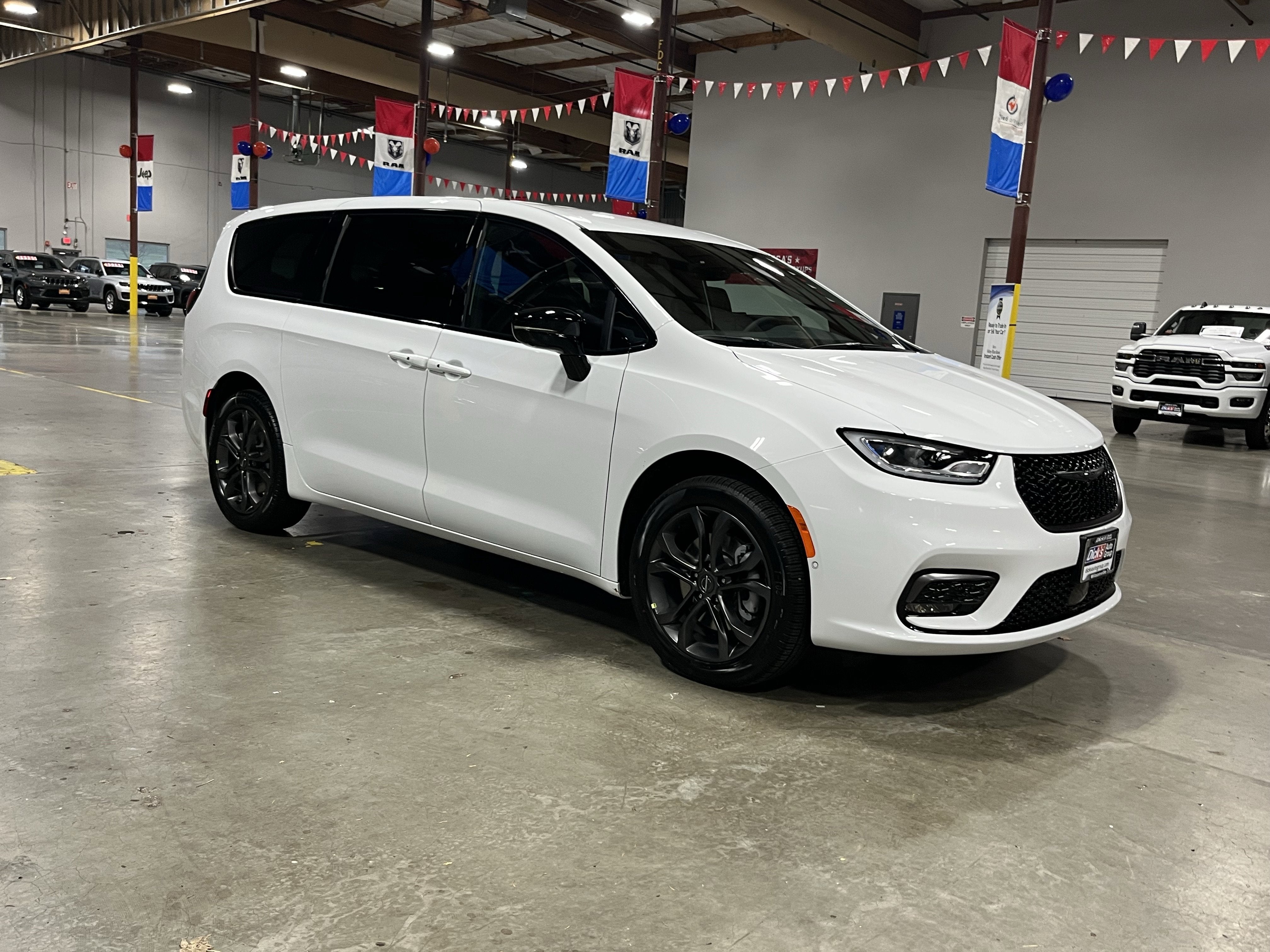 2026 Chrysler Pacifica PACIFICA SELECT AWD