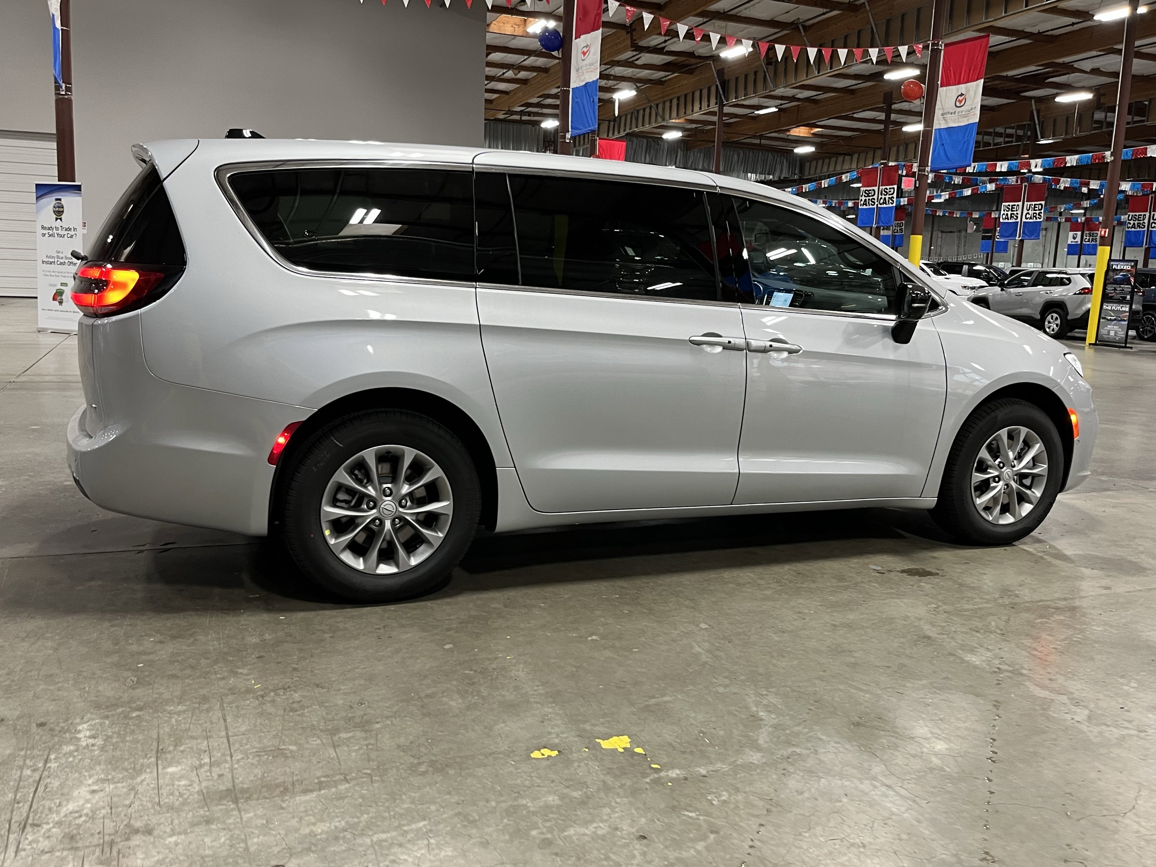 2026 Chrysler Pacifica PACIFICA SELECT AWD