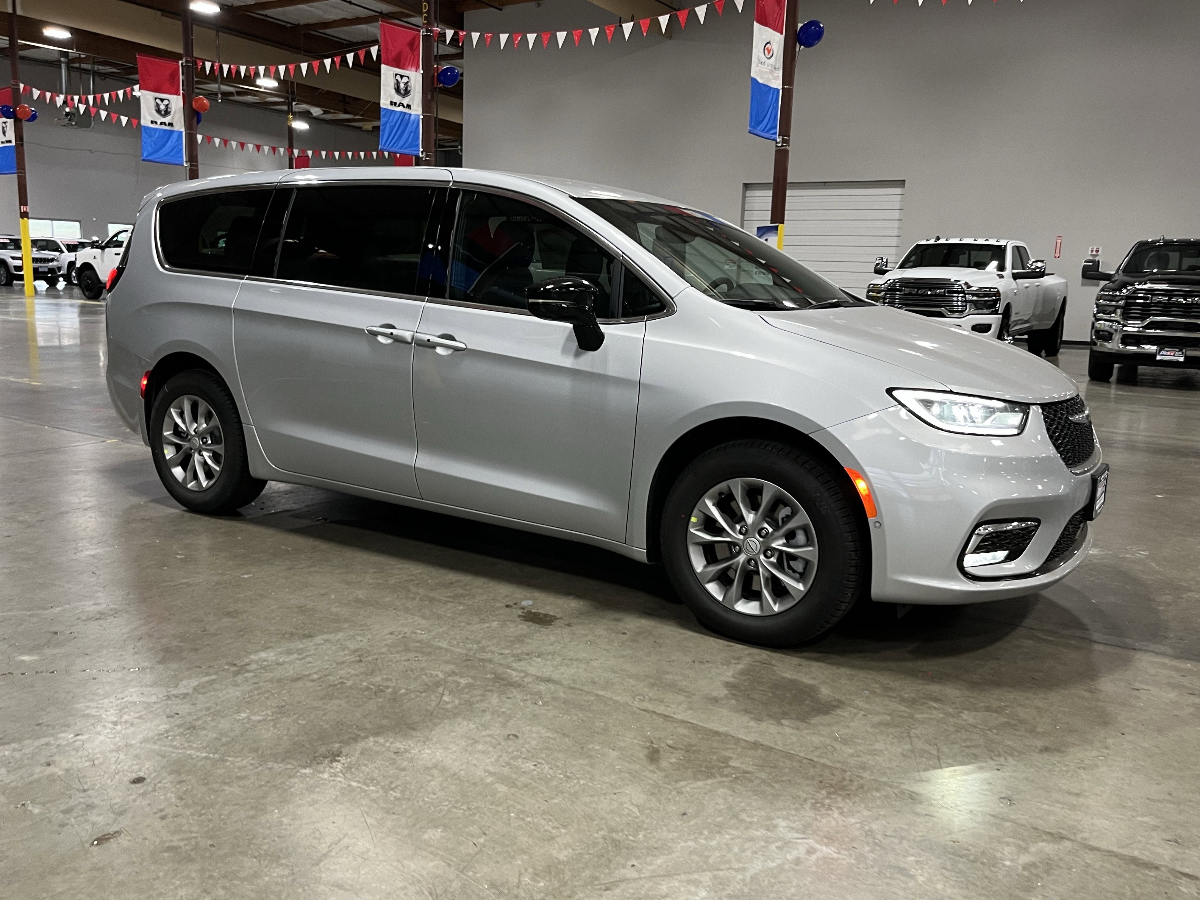 2026 Chrysler Pacifica PACIFICA SELECT AWD