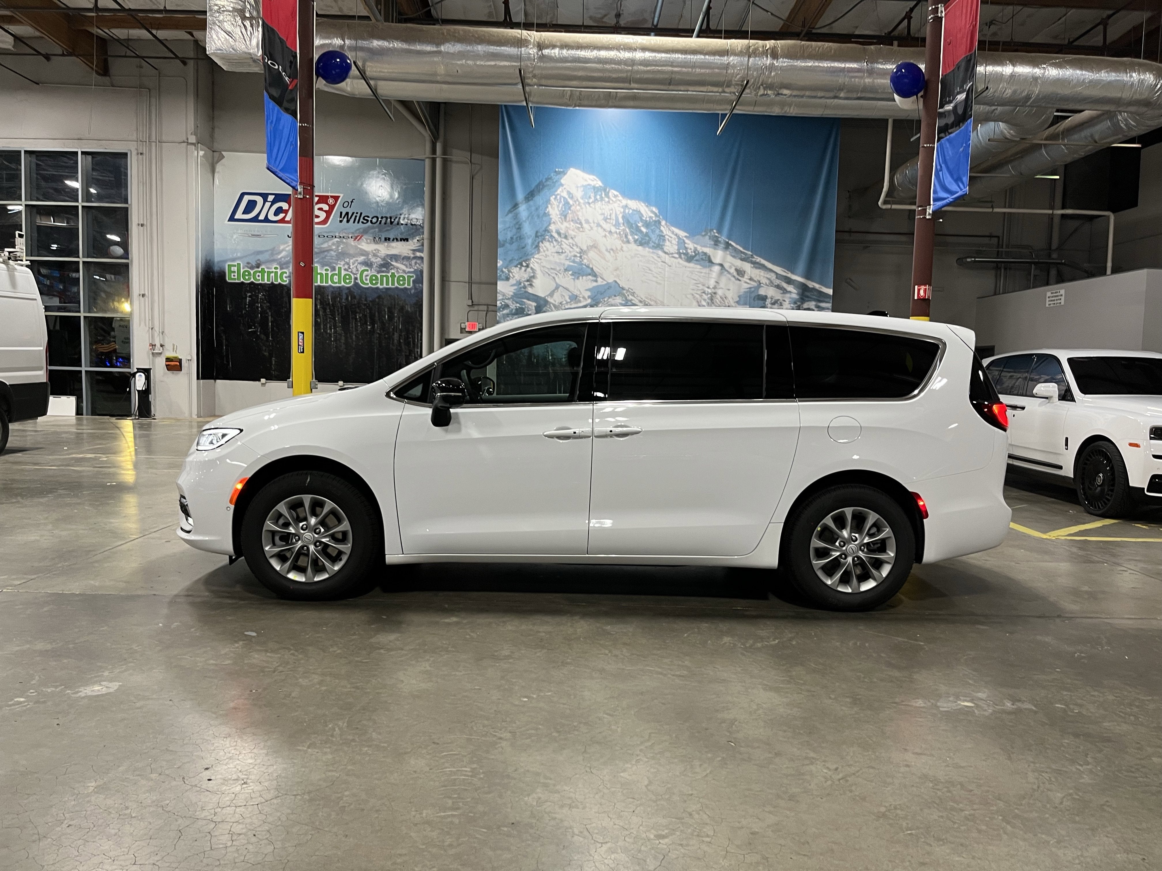 2026 Chrysler Pacifica PACIFICA SELECT AWD