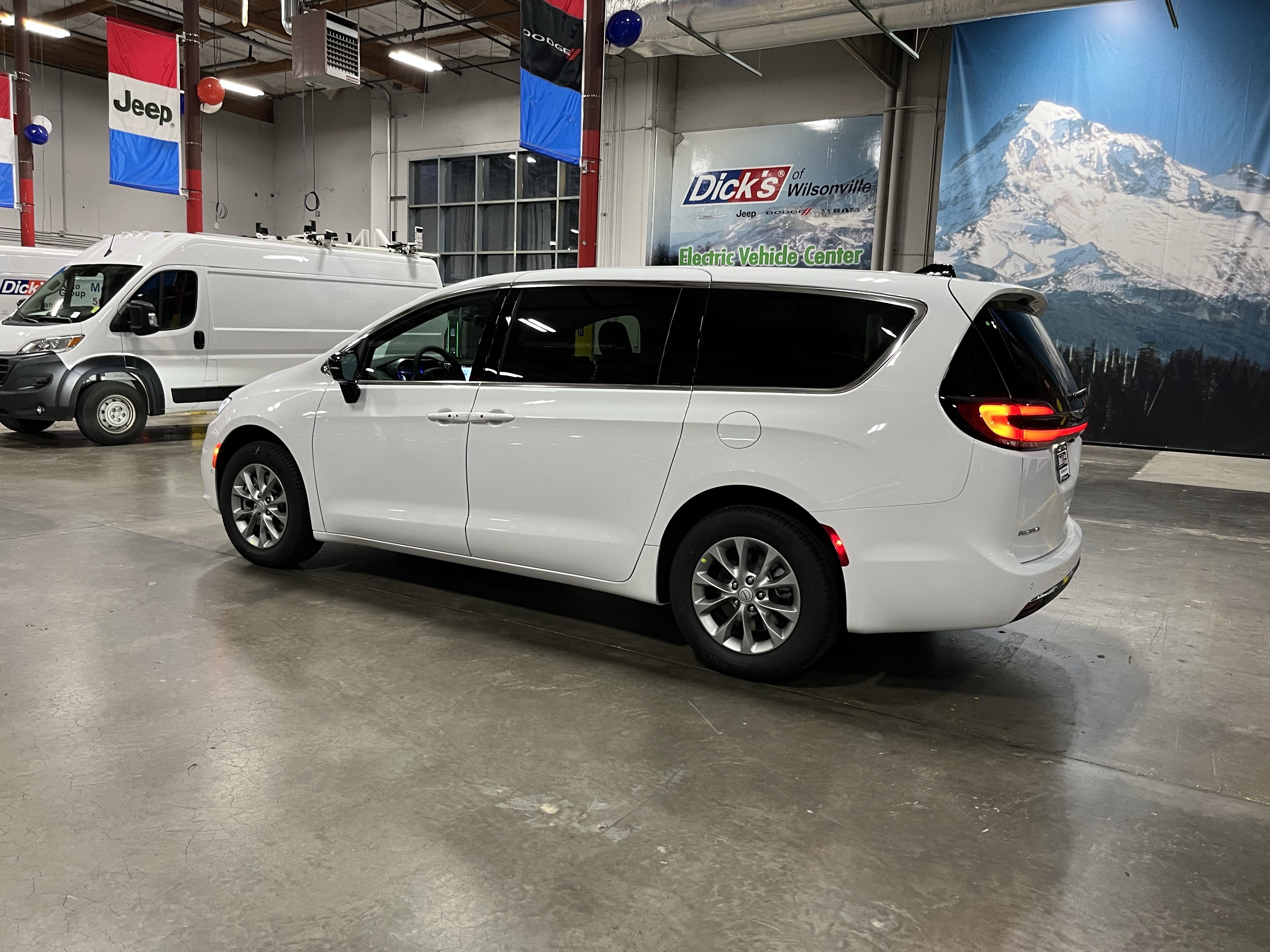2026 Chrysler Pacifica PACIFICA SELECT AWD