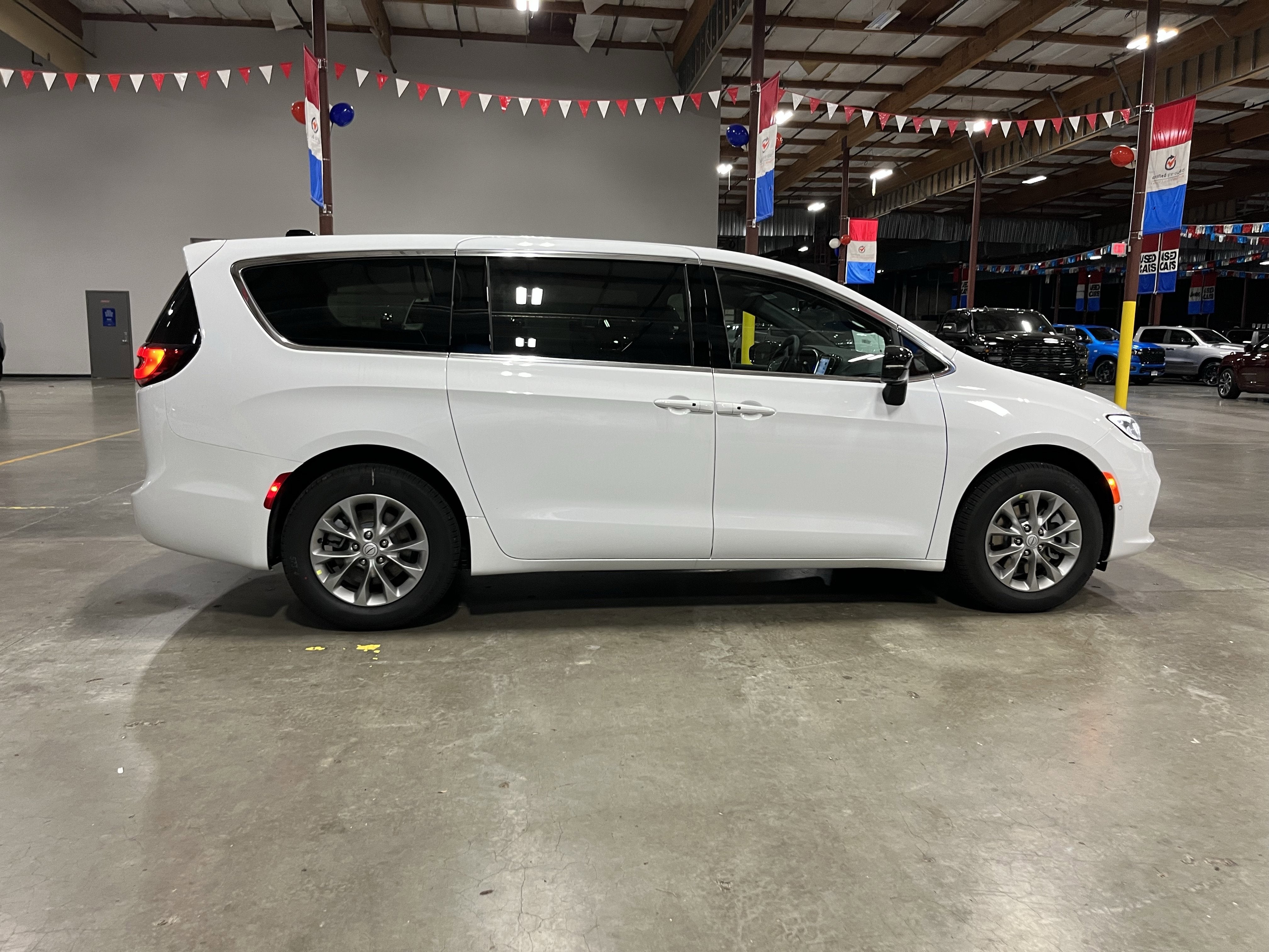 2026 Chrysler Pacifica PACIFICA SELECT AWD